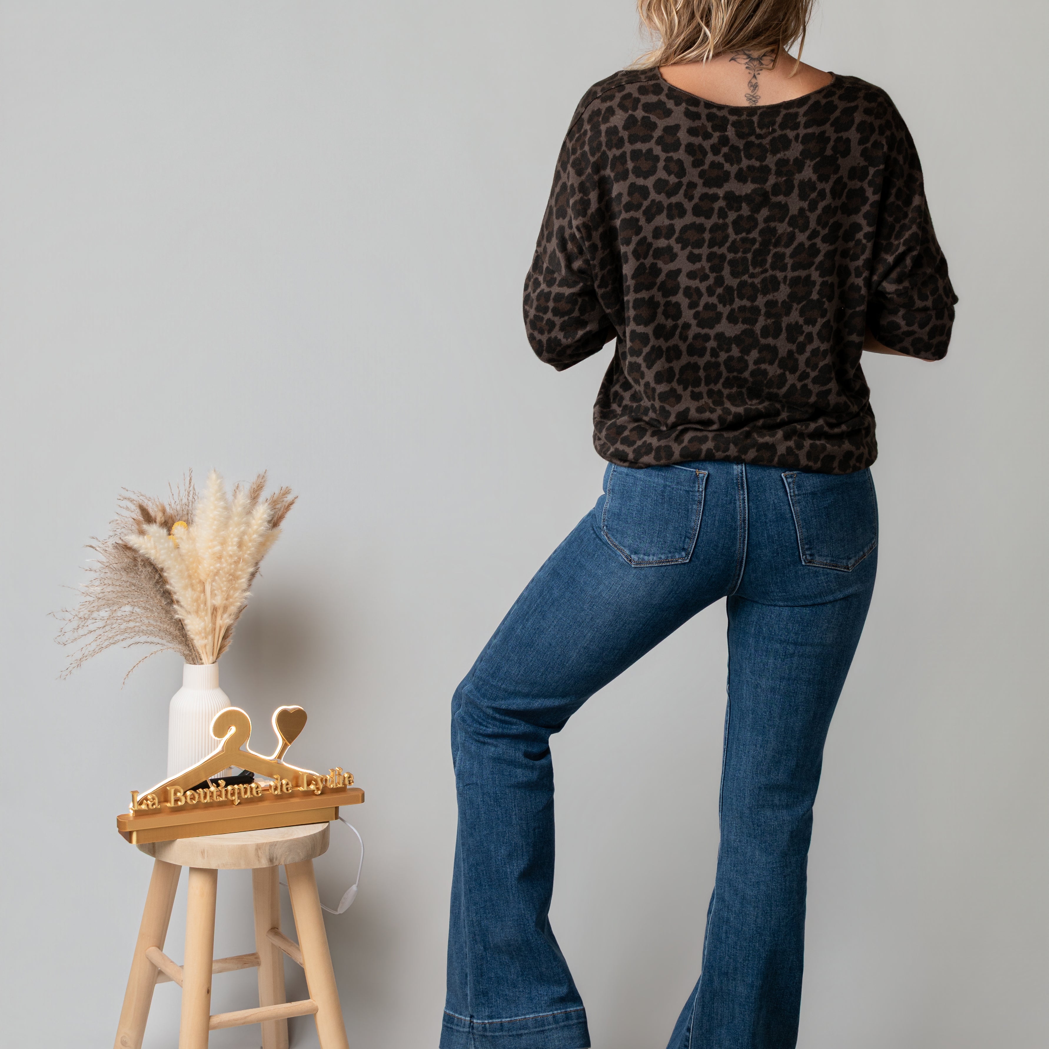 Jean flare bleu brut bas large surpiqué