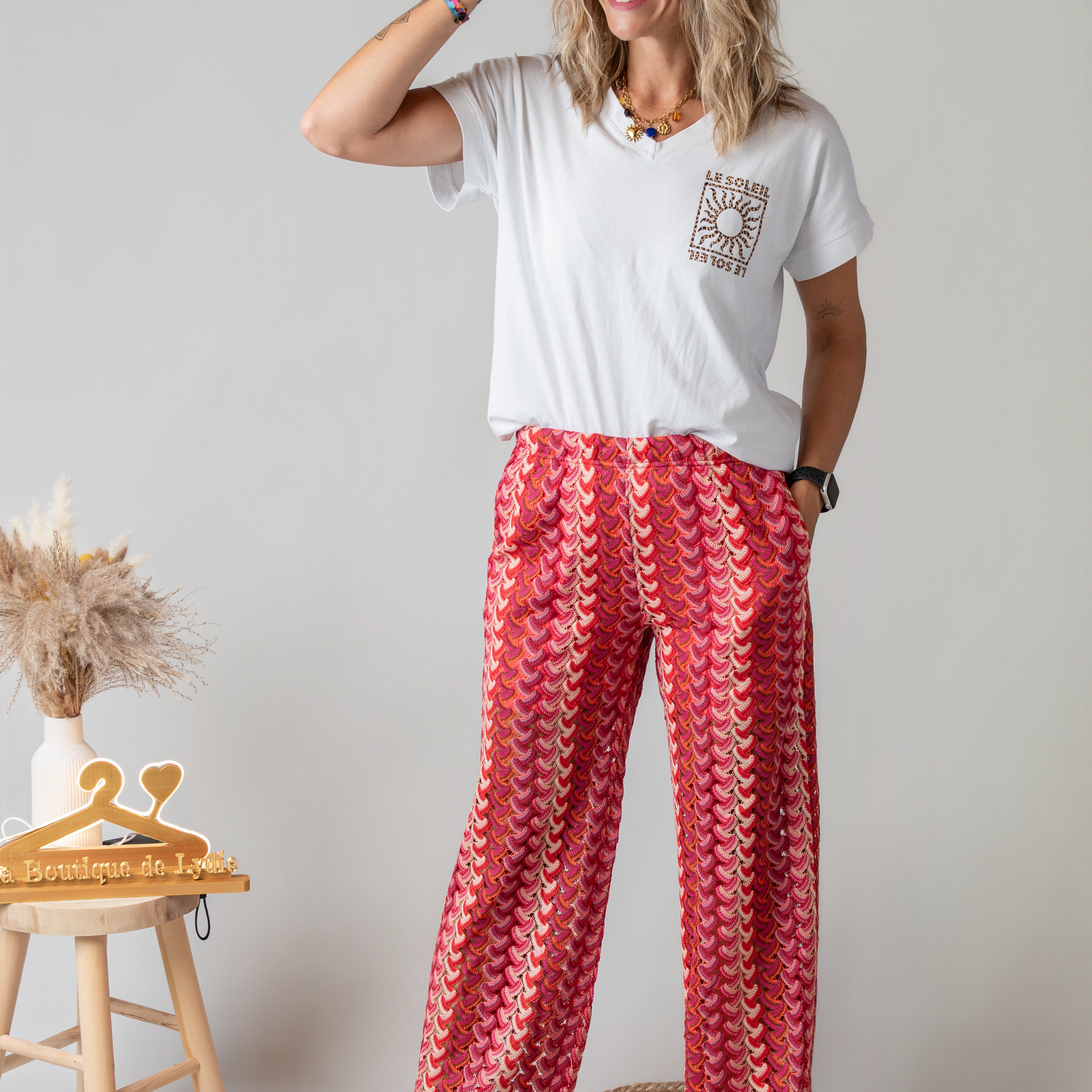 T-shirt blanc col V floqué "Le Soleil" léopard