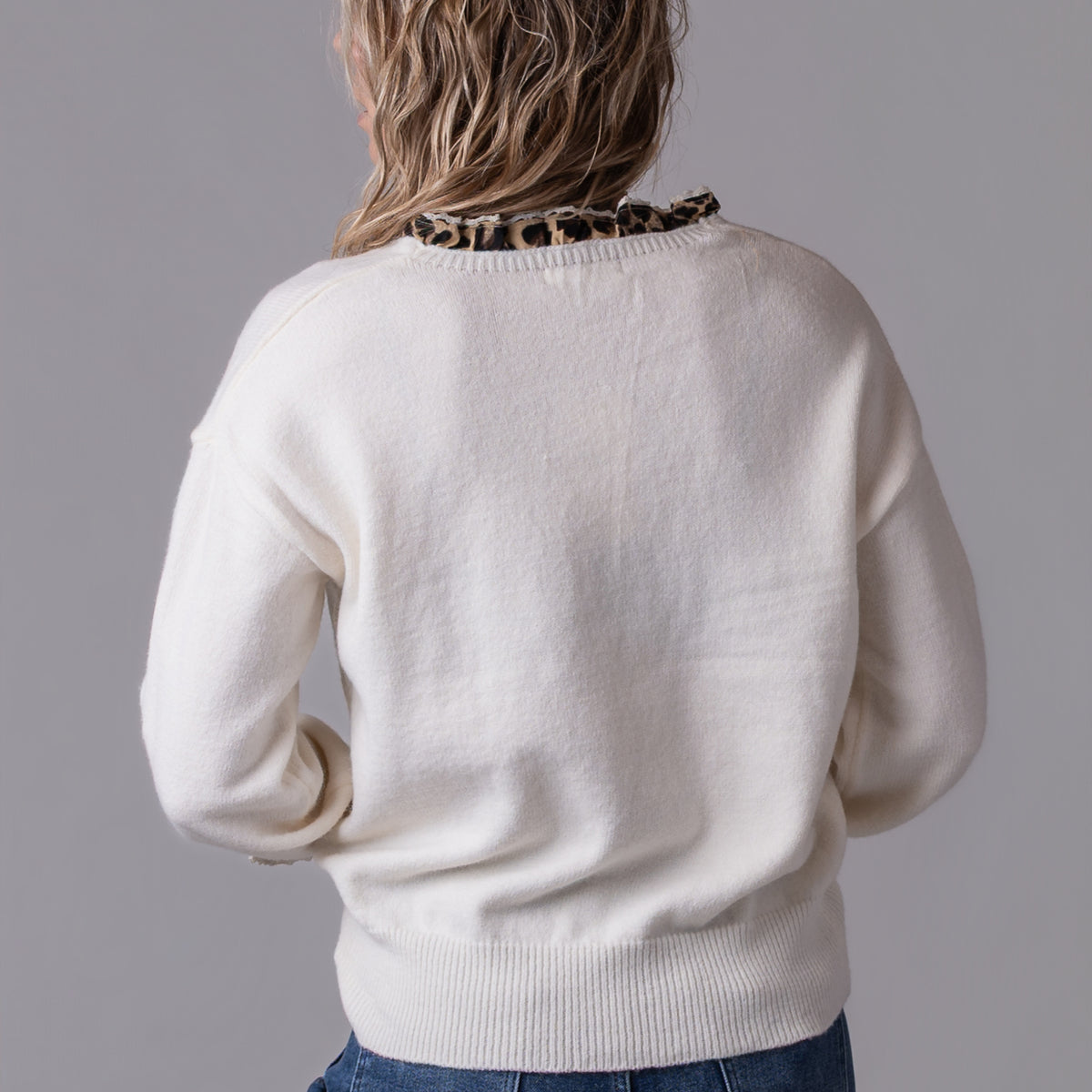 Pull col V beige détails léopard