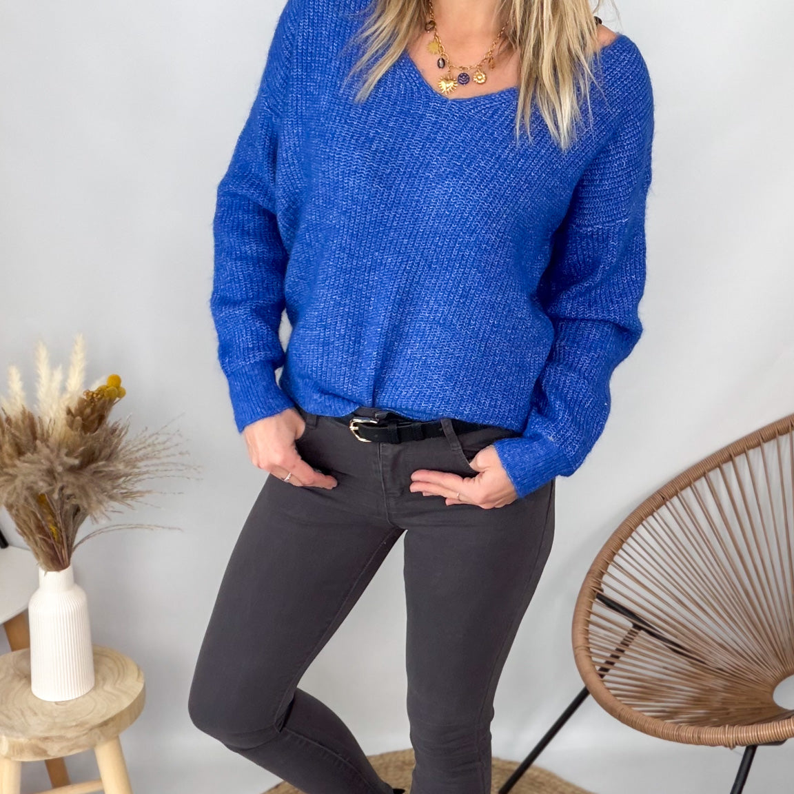 Pull bleu électrique col V femme La Boutique de Lydie