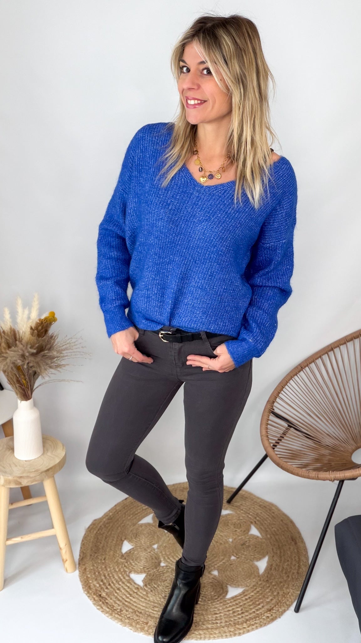 Pull bleu électrique col V femme La Boutique de Lydie