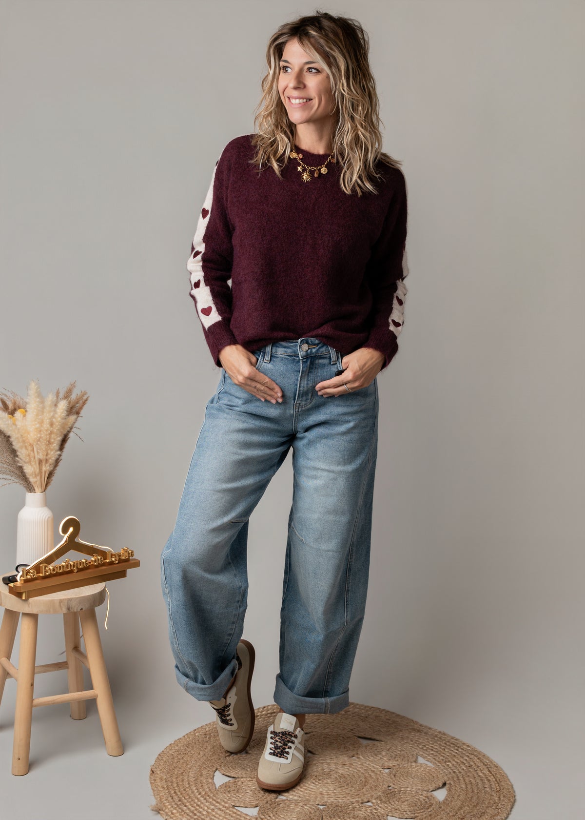 Pull bordeaux cœurs brodés