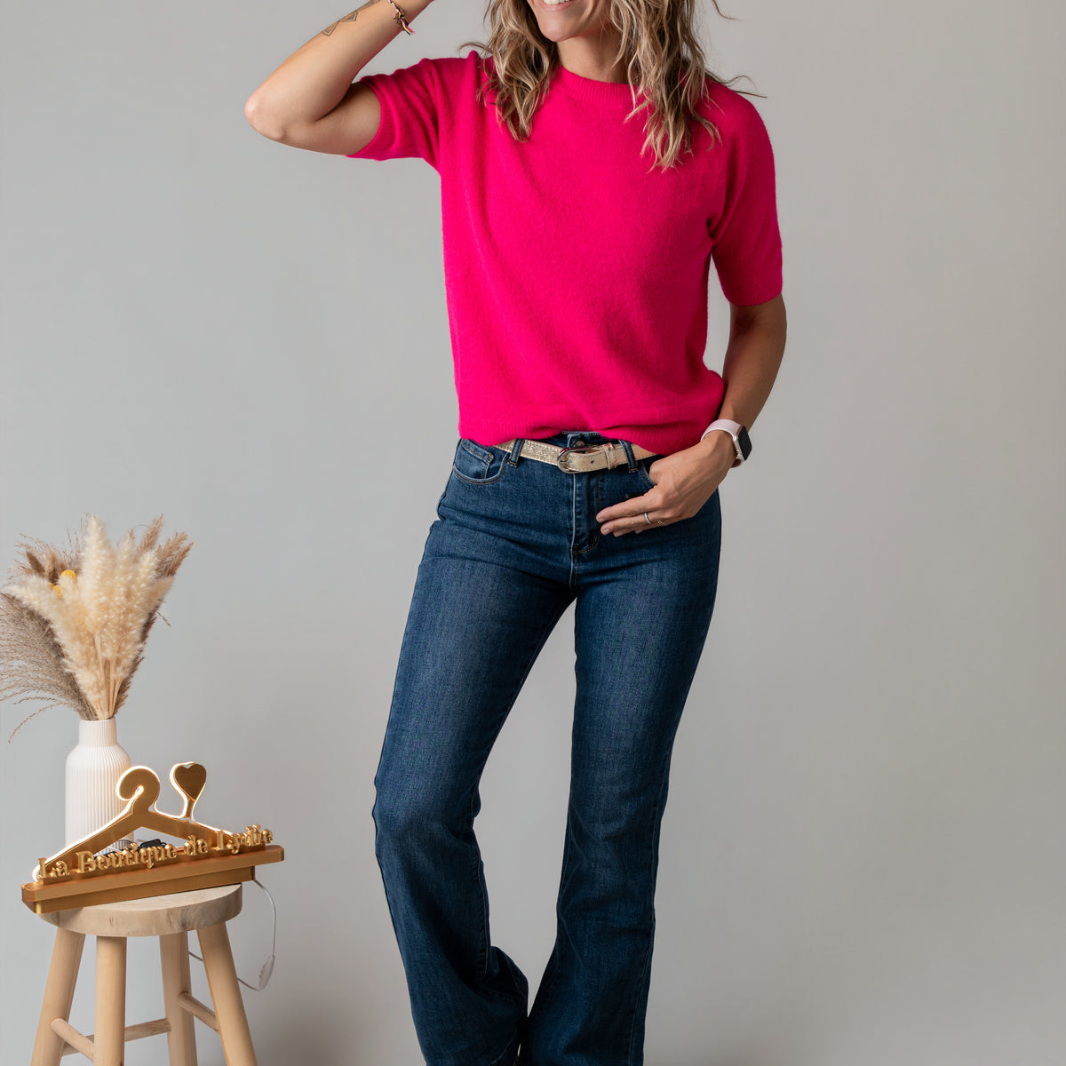 Pull fuchsia, Femme manches courtes
