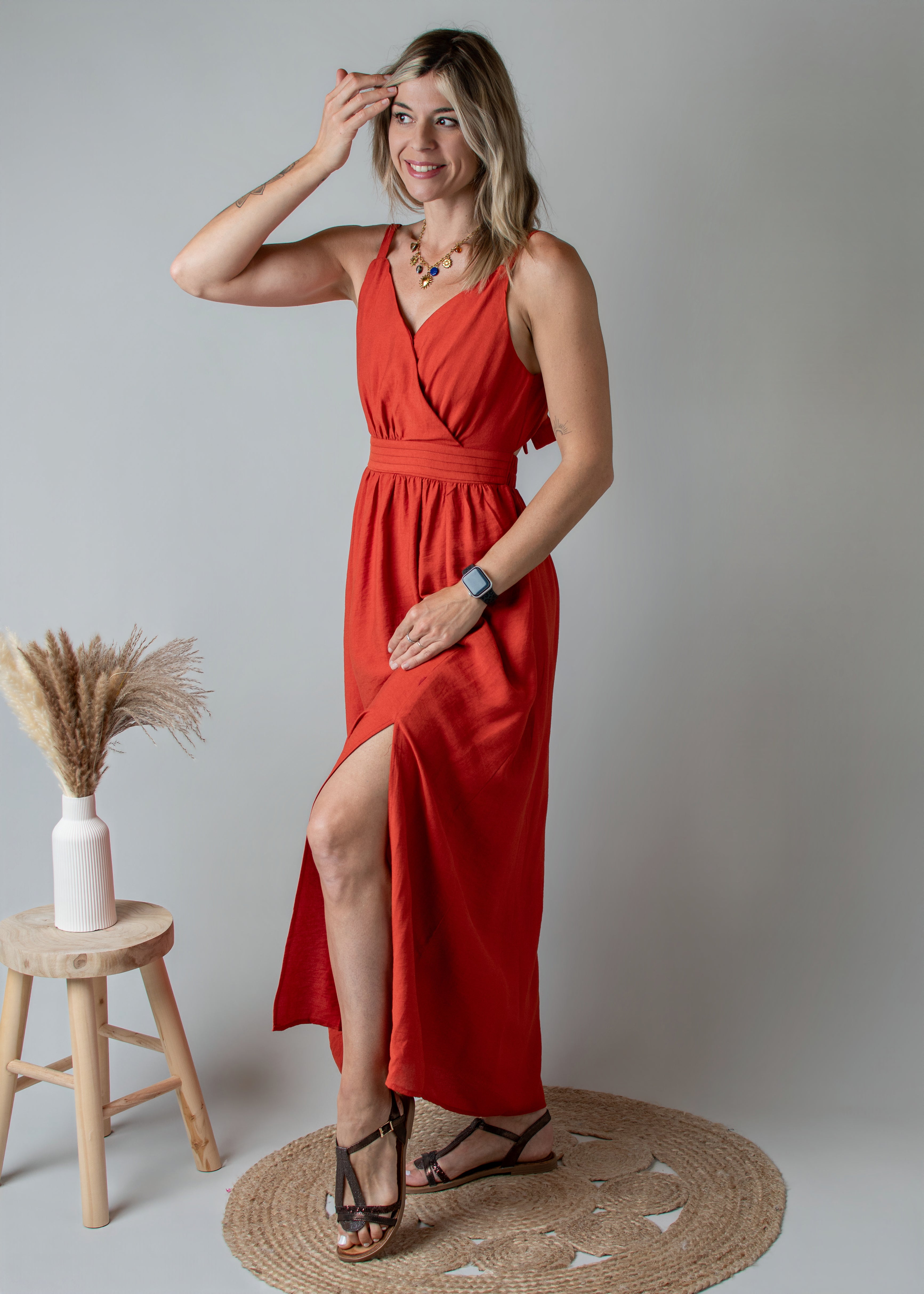 Robe longue terracotta à décolleté croisé et dos nu noué la boutique de lydie