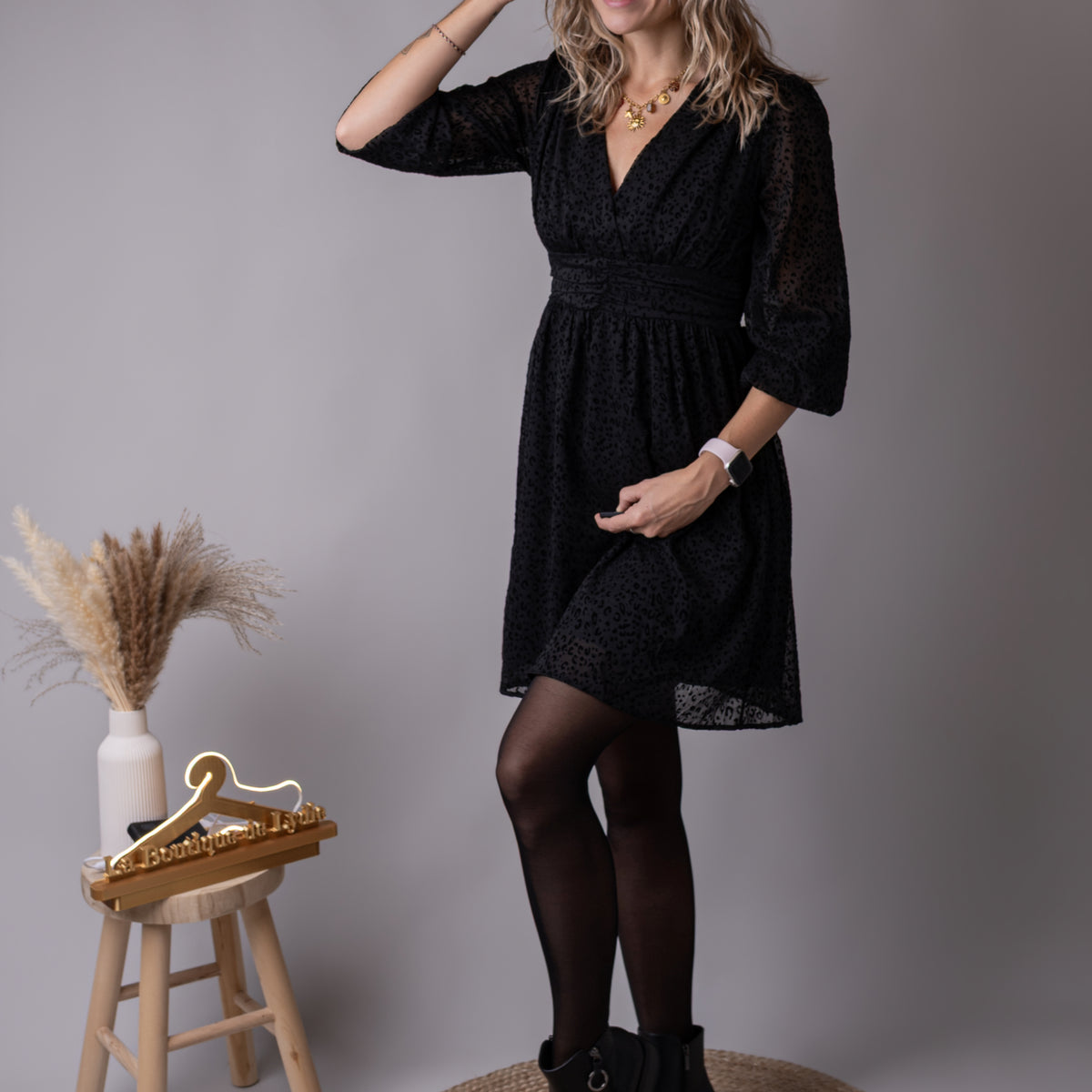 Robe courte noire motifs léopard velours