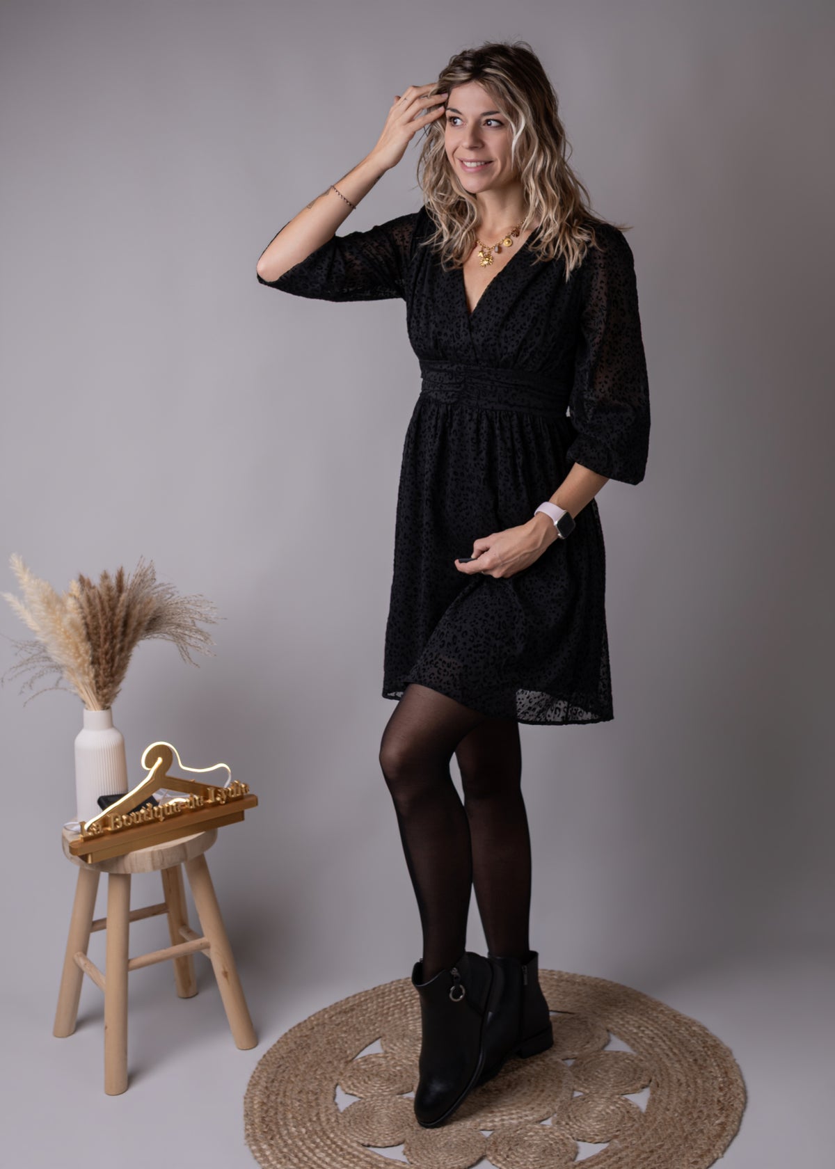 Robe courte noire motifs léopard velours