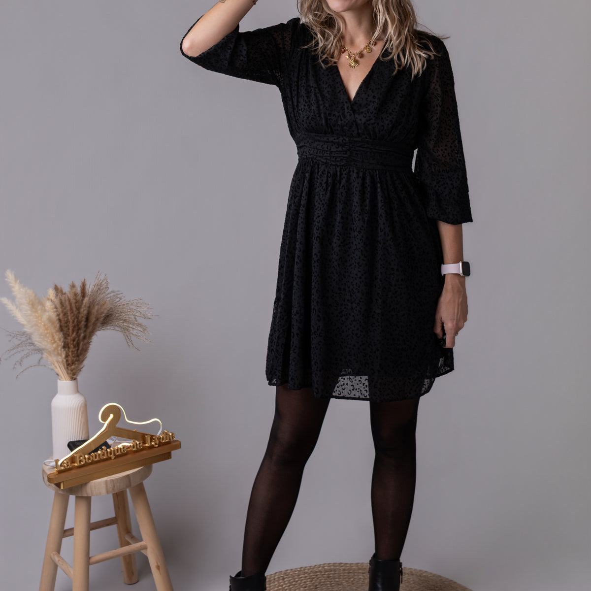 Robe courte noire motifs léopard velours