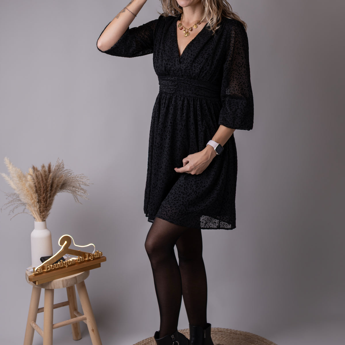 Robe courte noire motifs léopard velours