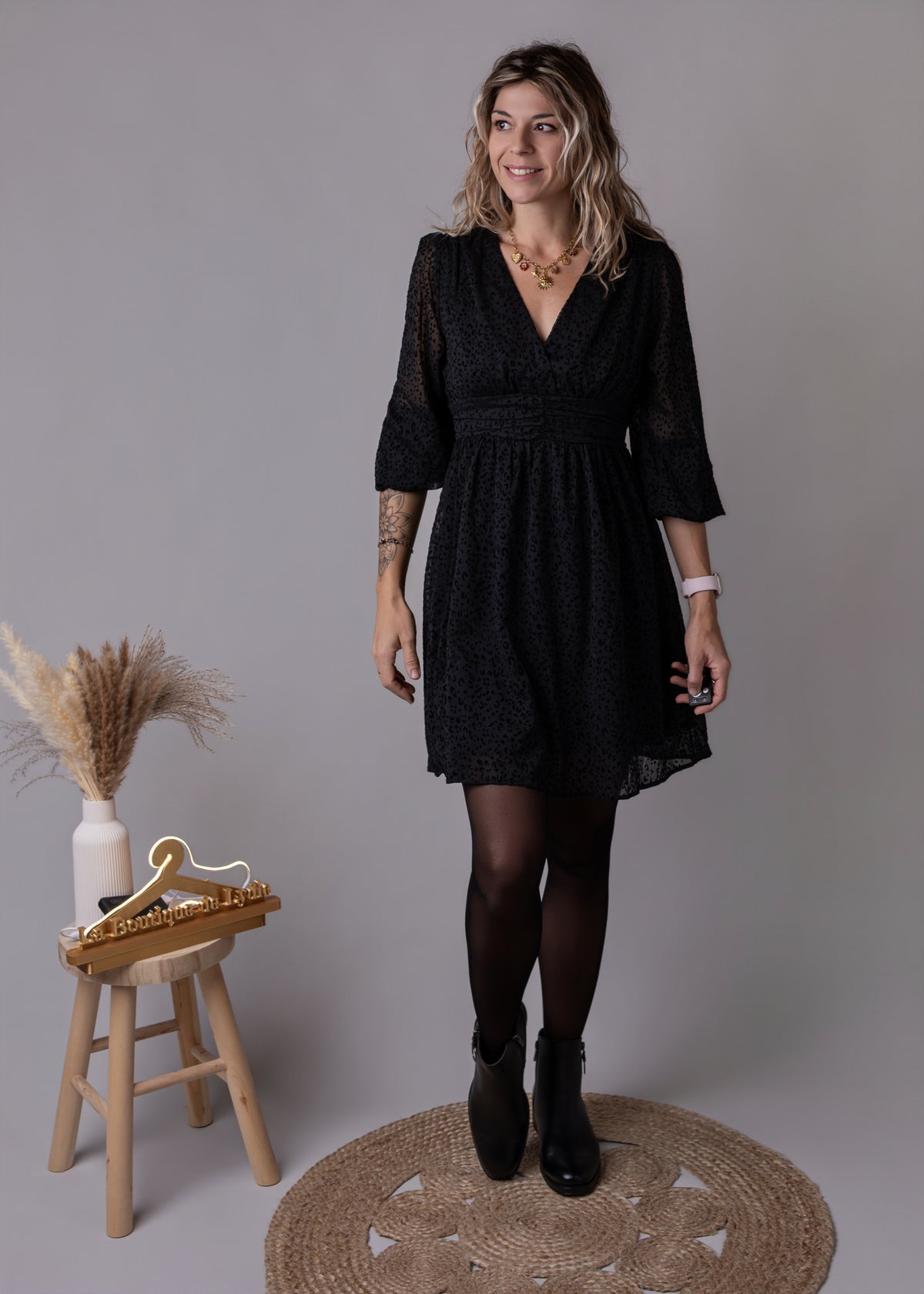 Robe courte noire motifs léopard velours