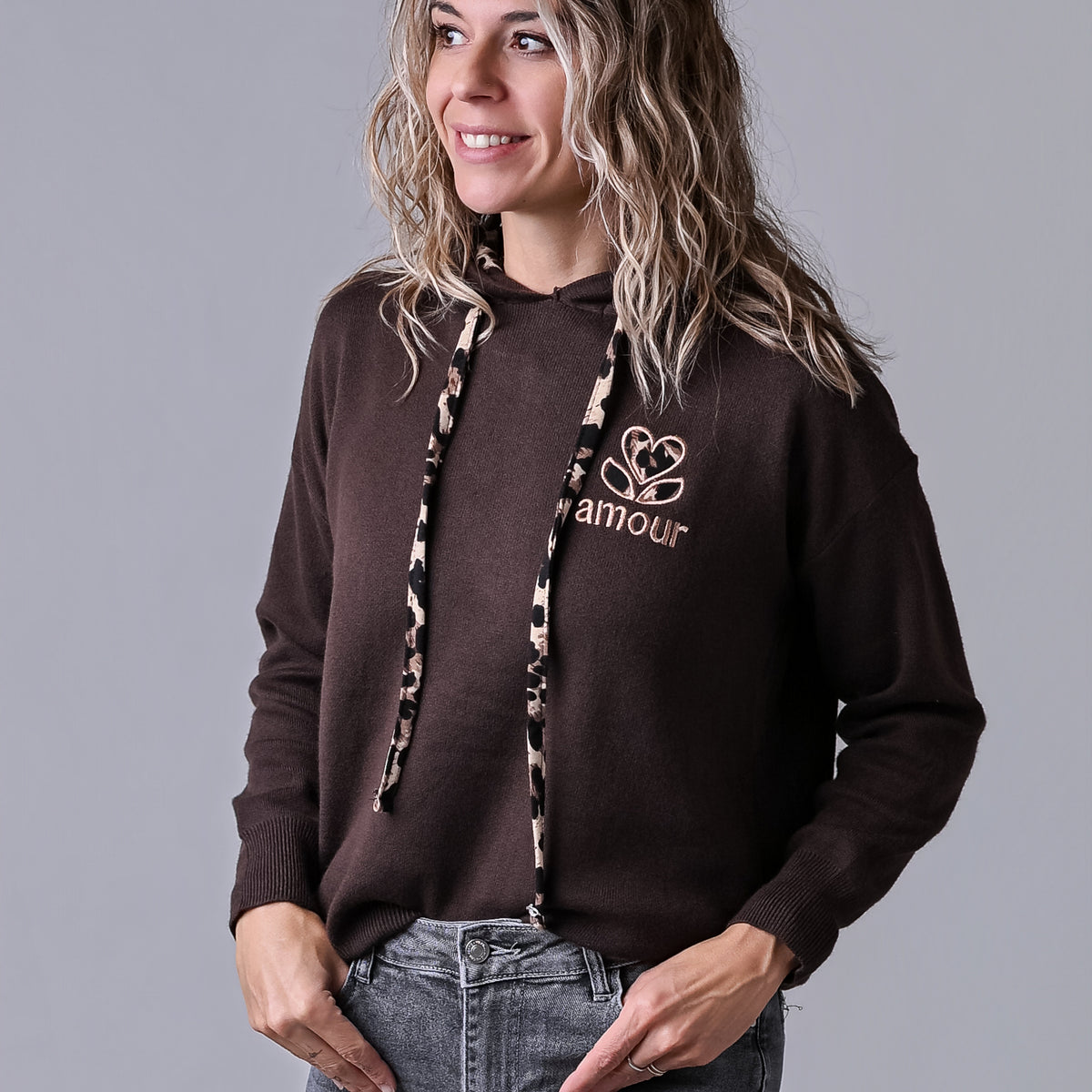 Sweat pull à capuche chocolat détails léopard la boutique de lydie