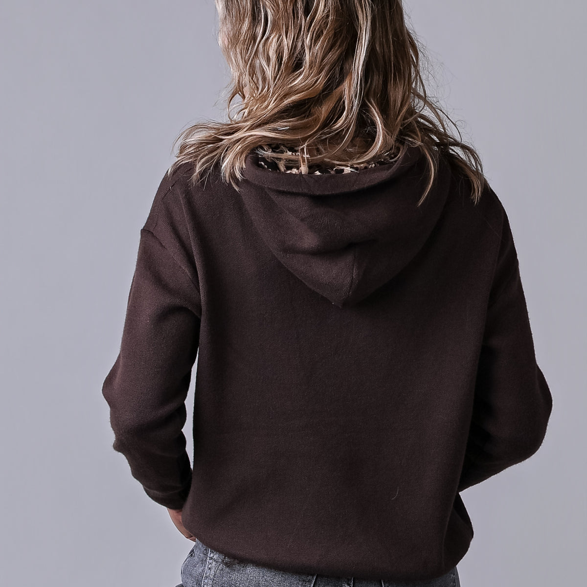 Sweat pull à capuche chocolat détails léopard