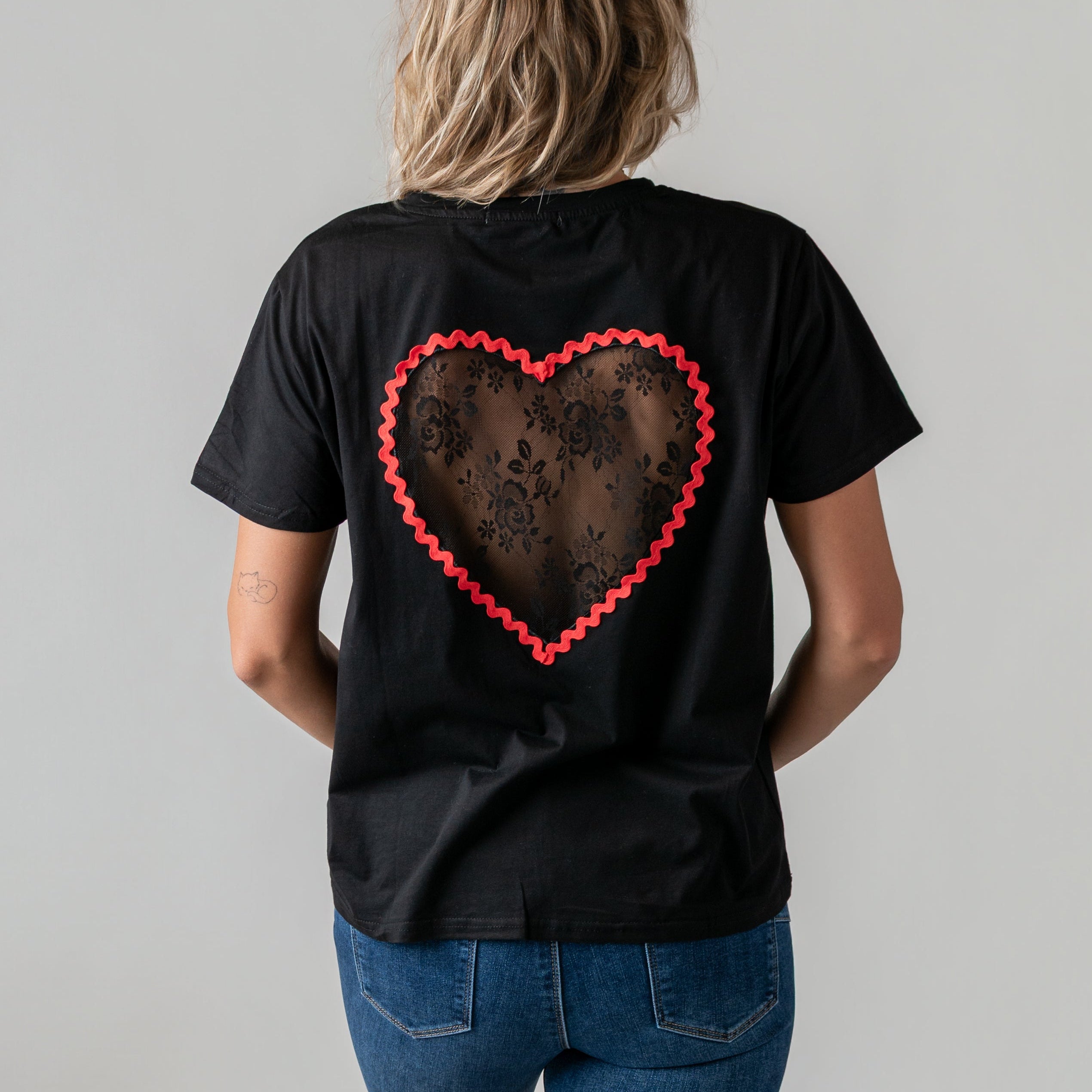 T-shirt noir cœur dentelle Amor