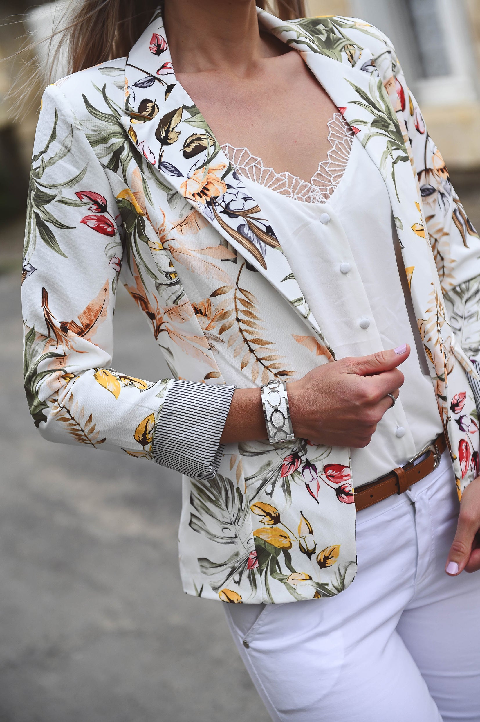 Blazer écru motif fleuri la boutique de Lydie