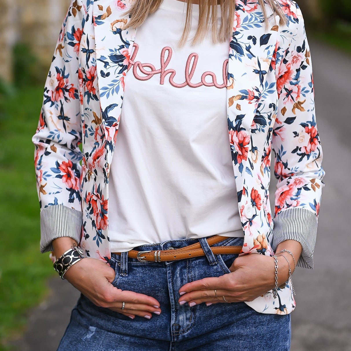 Blazer blanc motif fleuri rouge la boutique de lydie