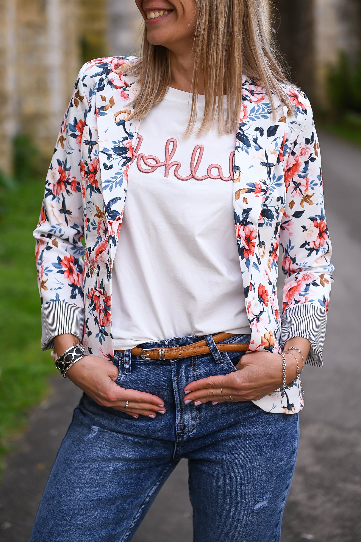 Blazer blanc motif fleuri rouge la boutique de lydie