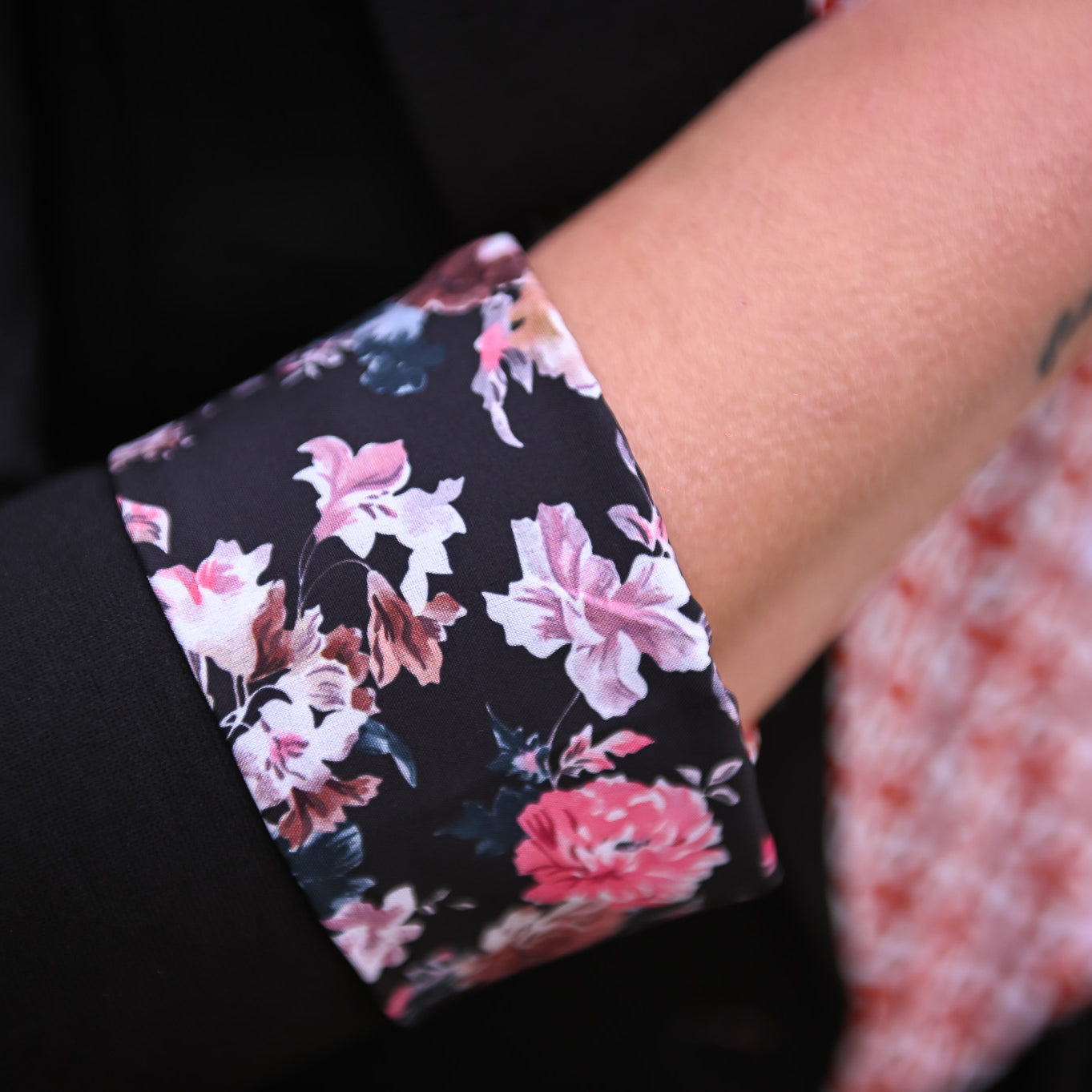 blazer noir revers fleuri