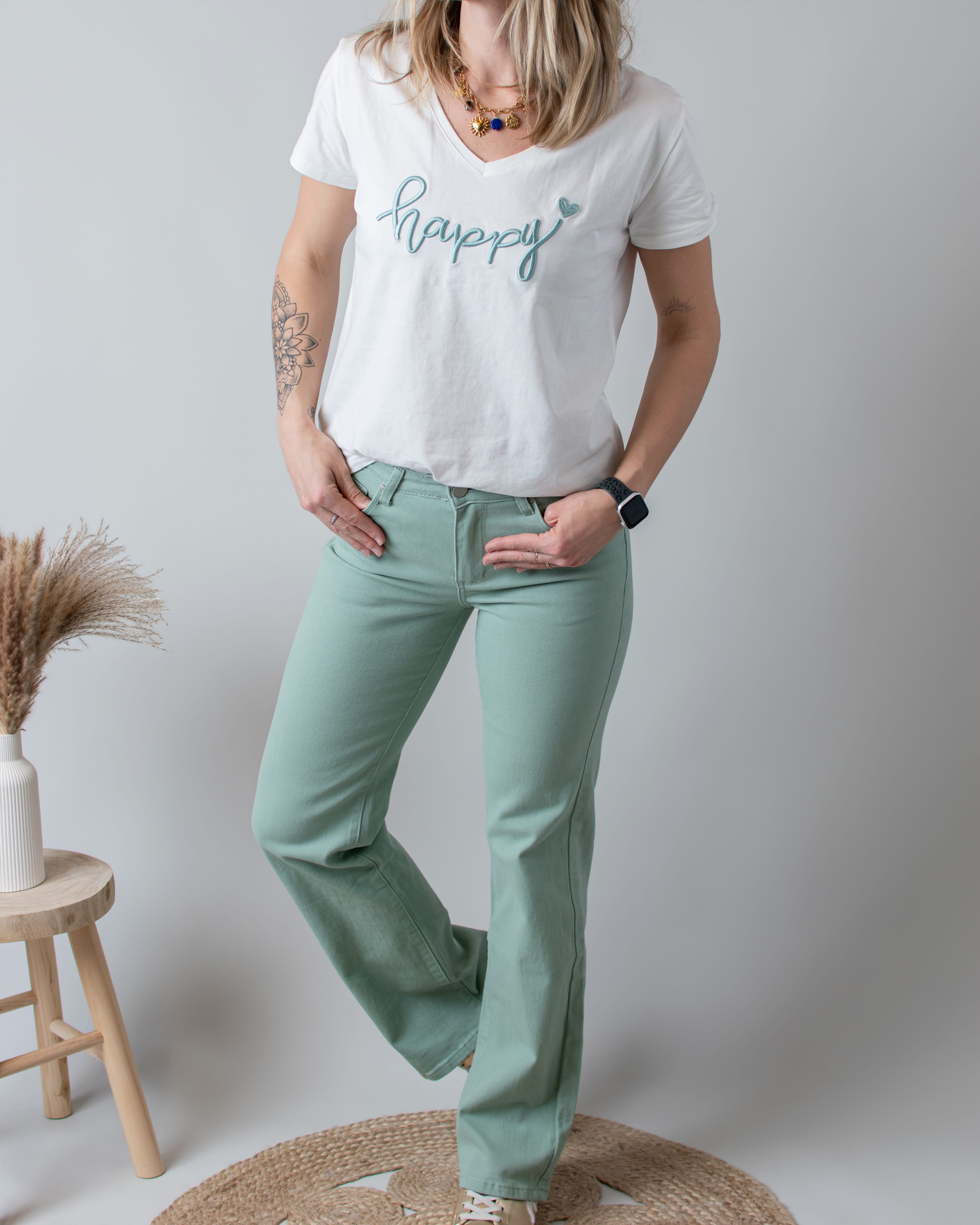 Tenue invitée baptême femme : idées élégantes et faciles pour le printemps et l’été