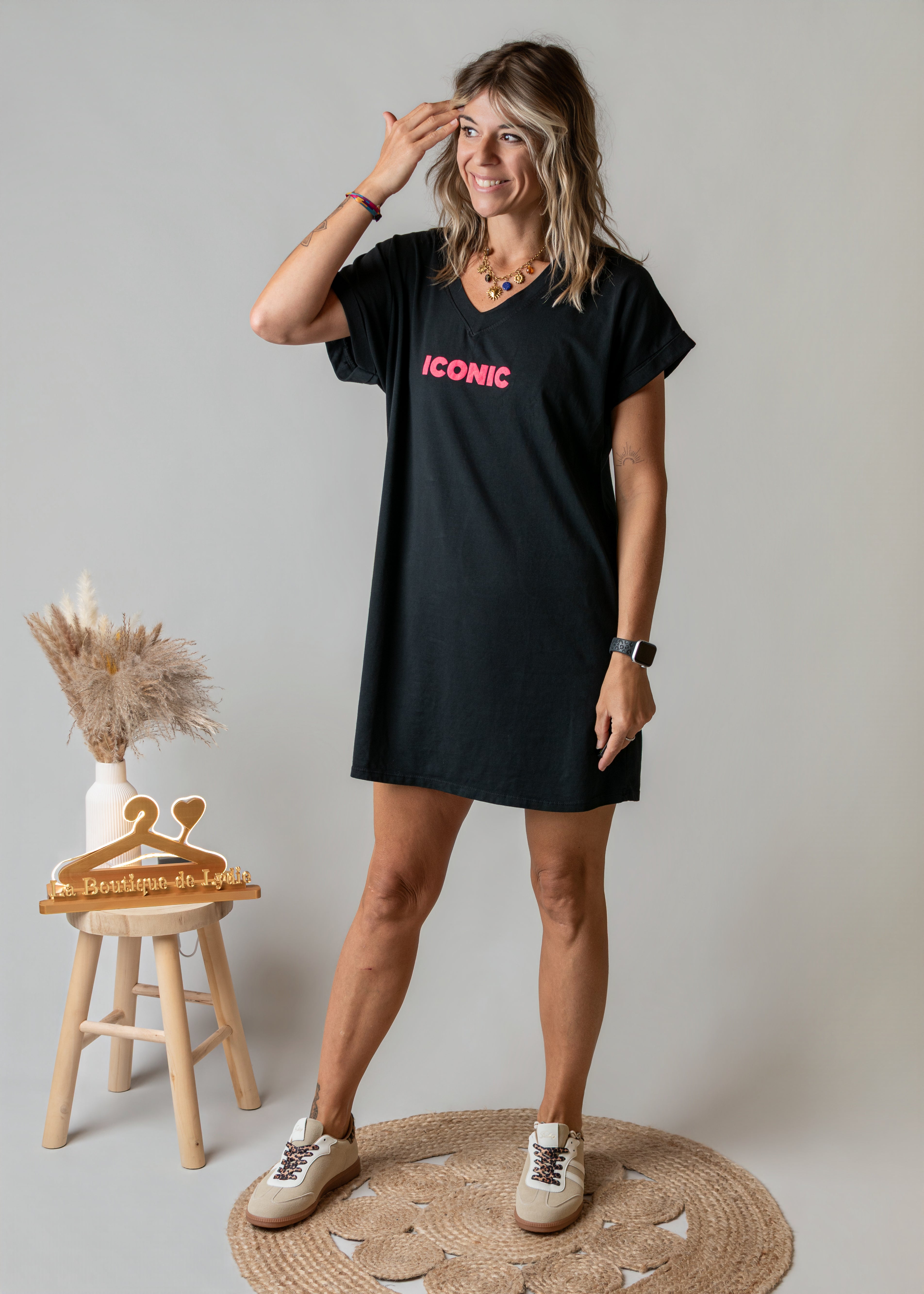 Robe courte t-shirt noire Iconic