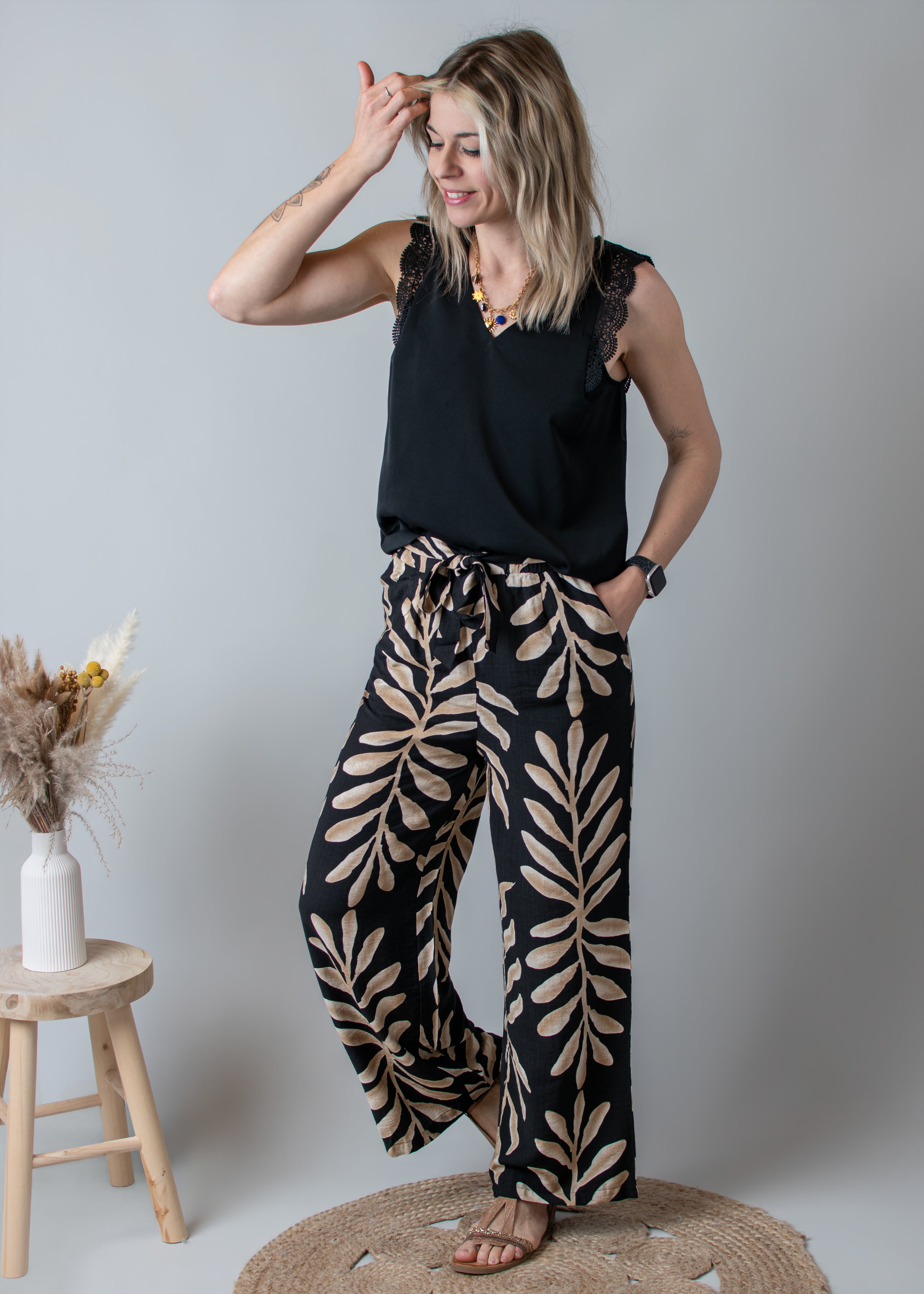 Pantalon fluide noir et beige femme
