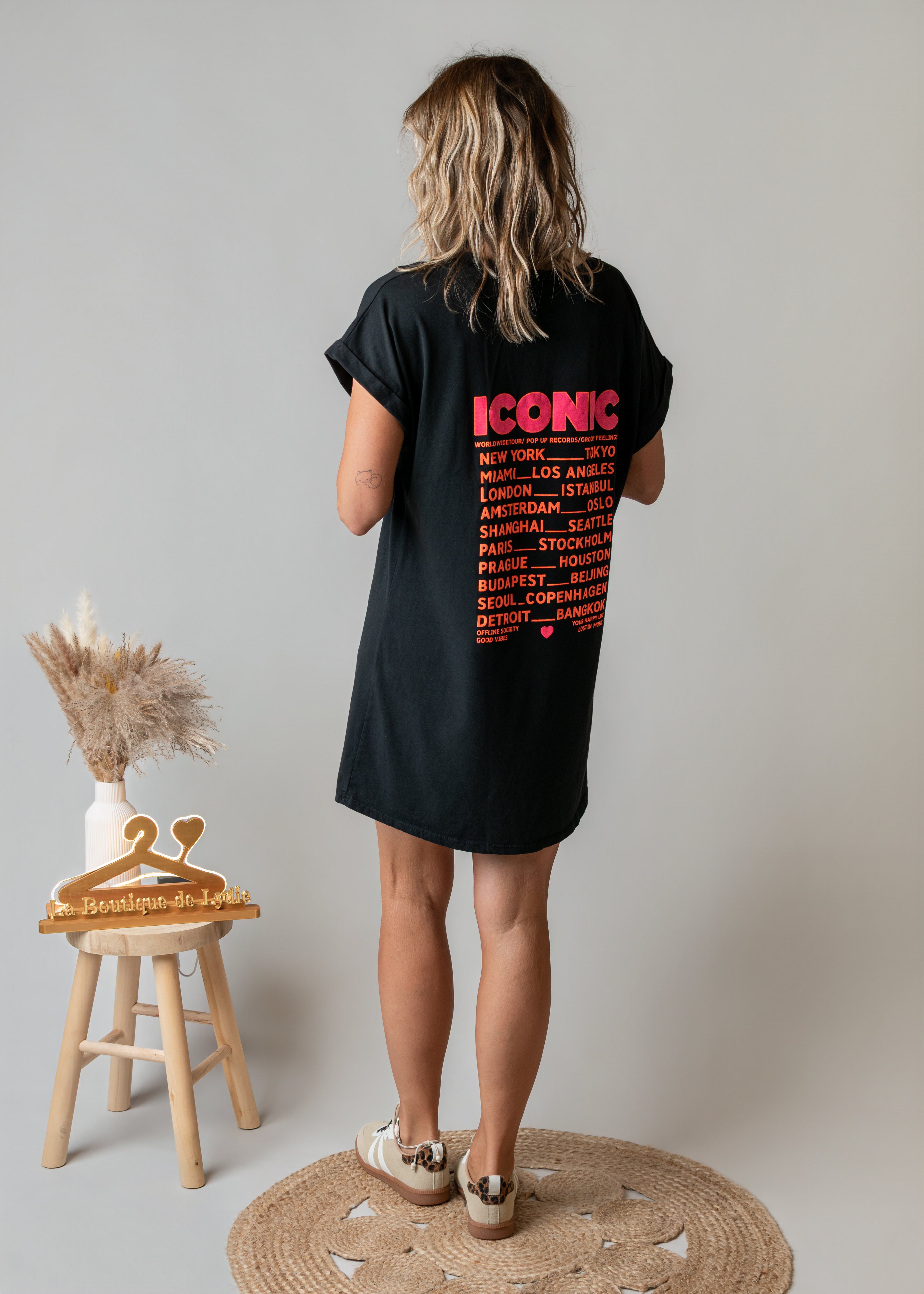 Robe courte t-shirt noire Iconic