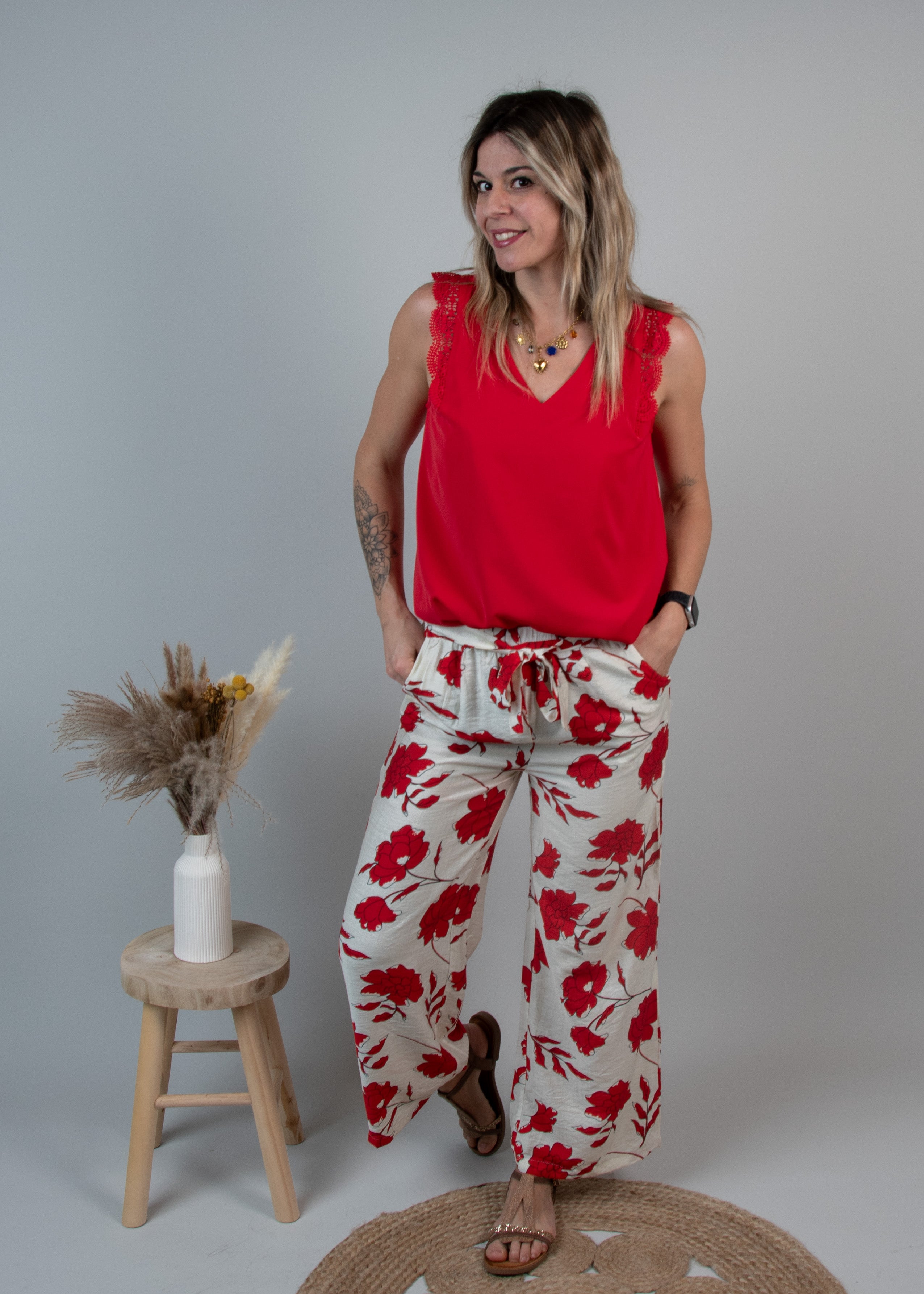Pantalon Fluide Imprimé Floral Rouge Écru