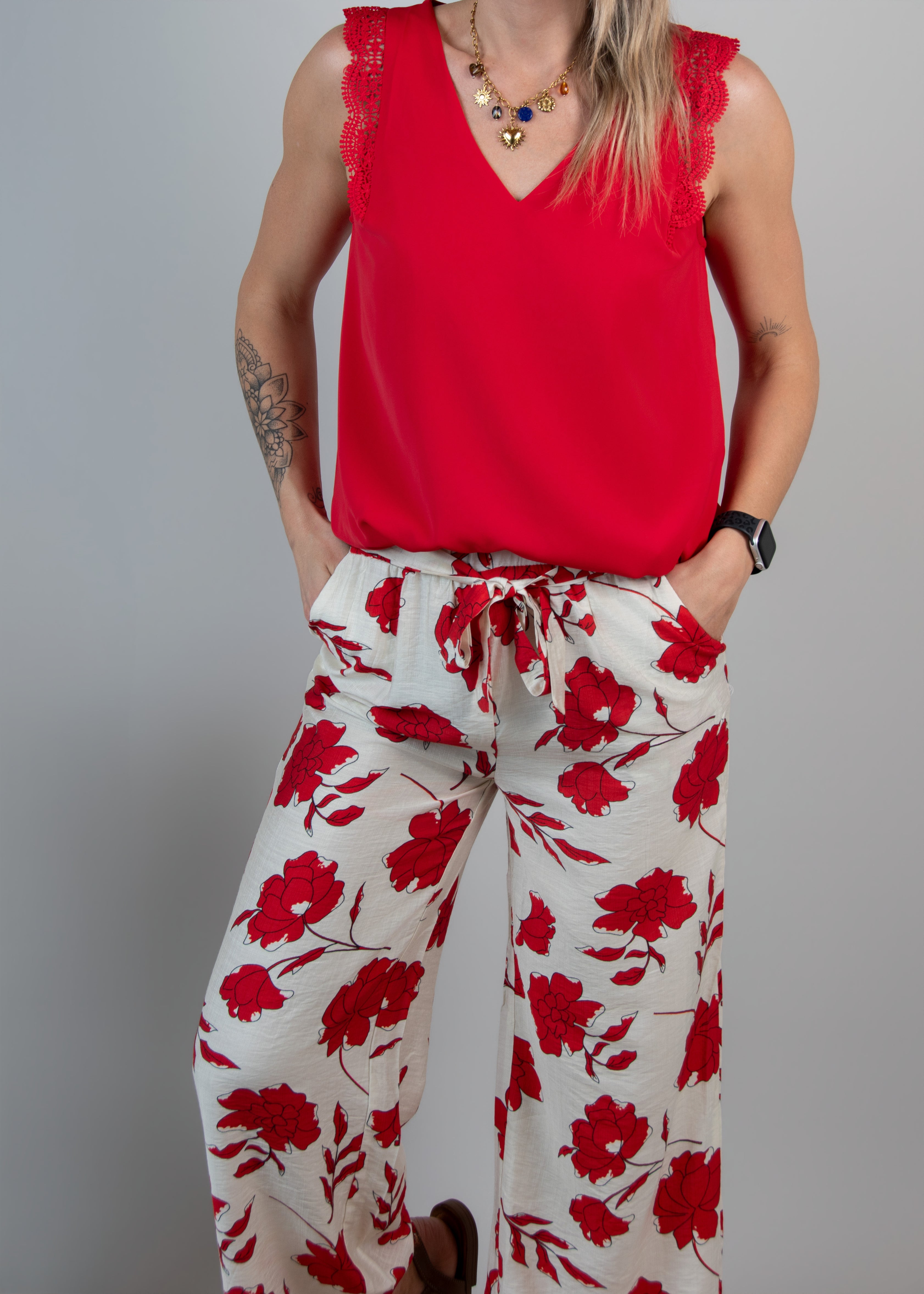 Pantalon Fluide Imprimé Floral Rouge Écru