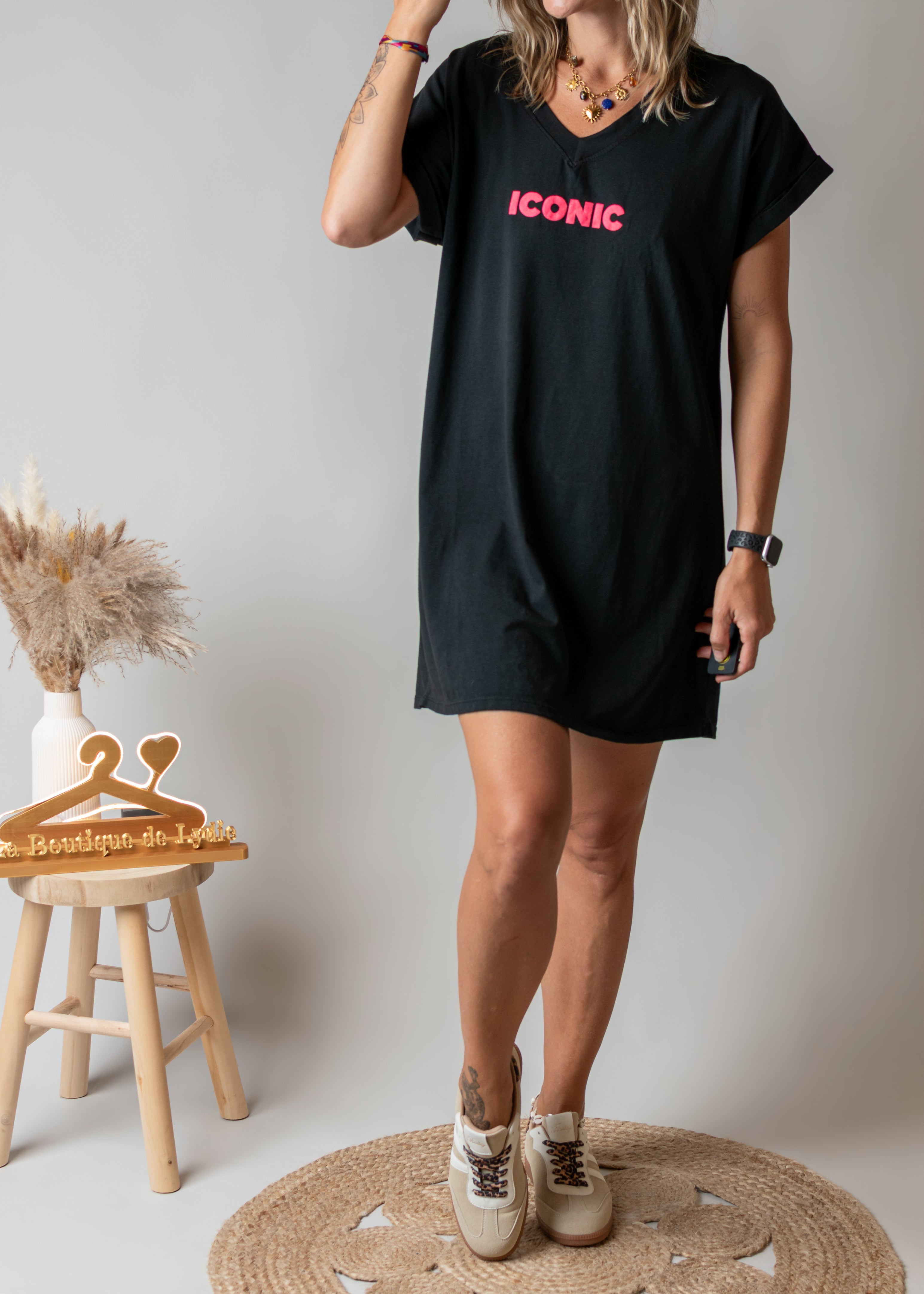 Robe courte t-shirt noire Iconic