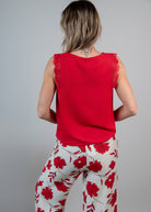 Blouse Rouge, col V avec dentelle&nbsp;