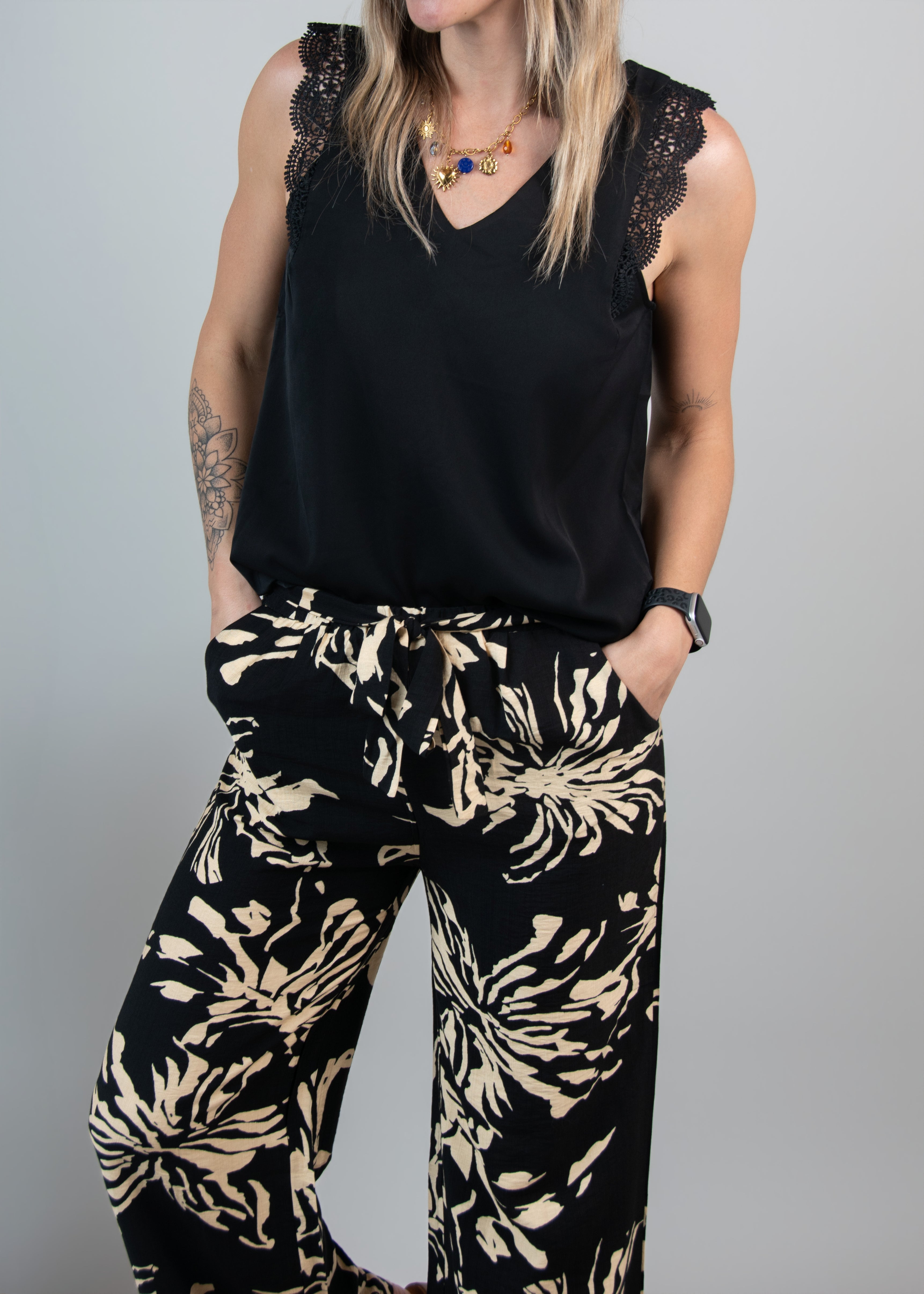 Pantalon fluide large noir et beige femme