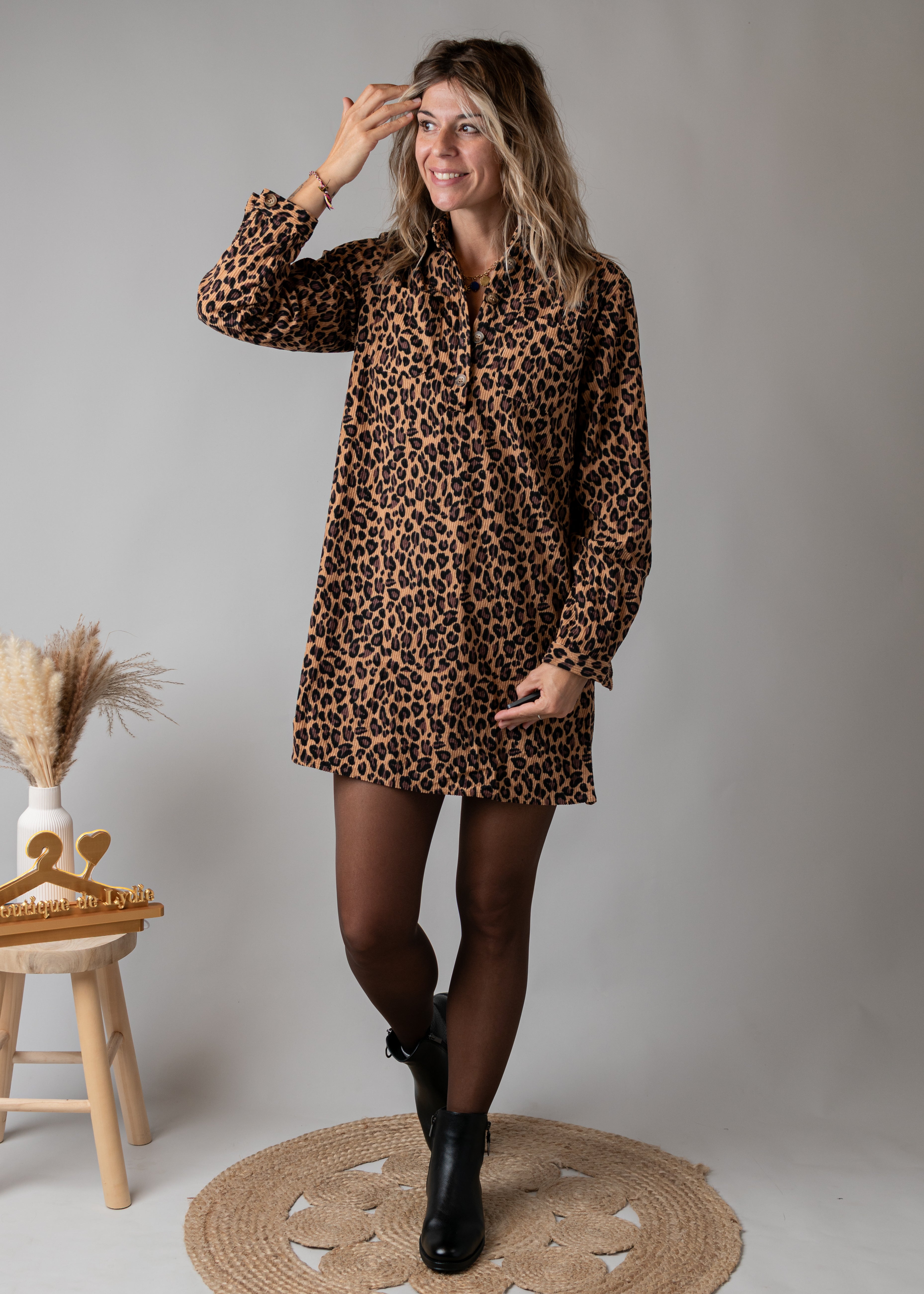 Robe chemise droite velours côtelé léopard