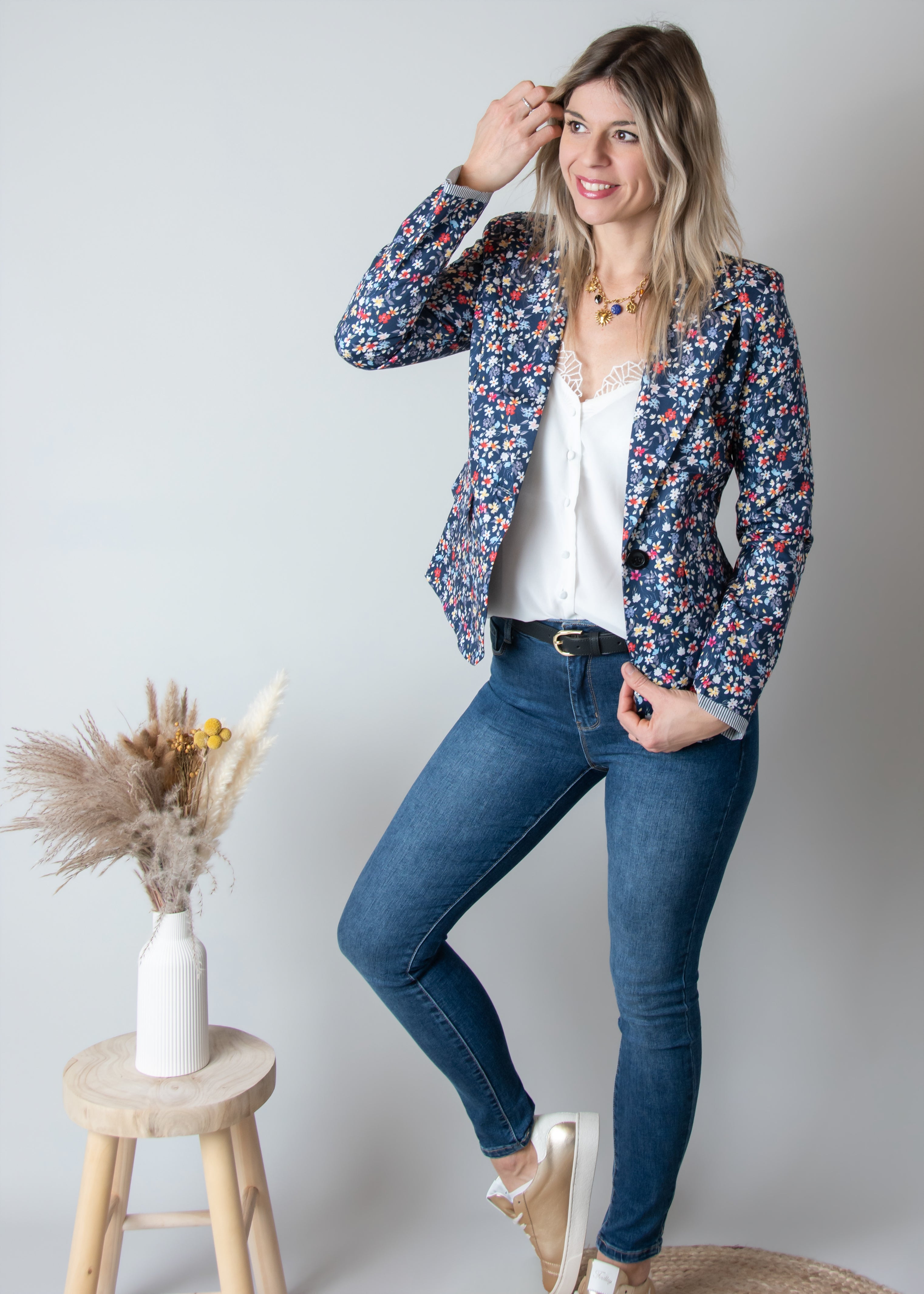 Blazer bleu motif fleuri la boutique de lydie