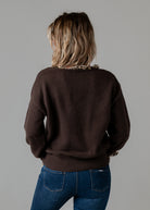 Pull col V chocolat détails léopard 