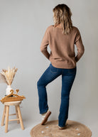 Pull col V camel brodé Amour 