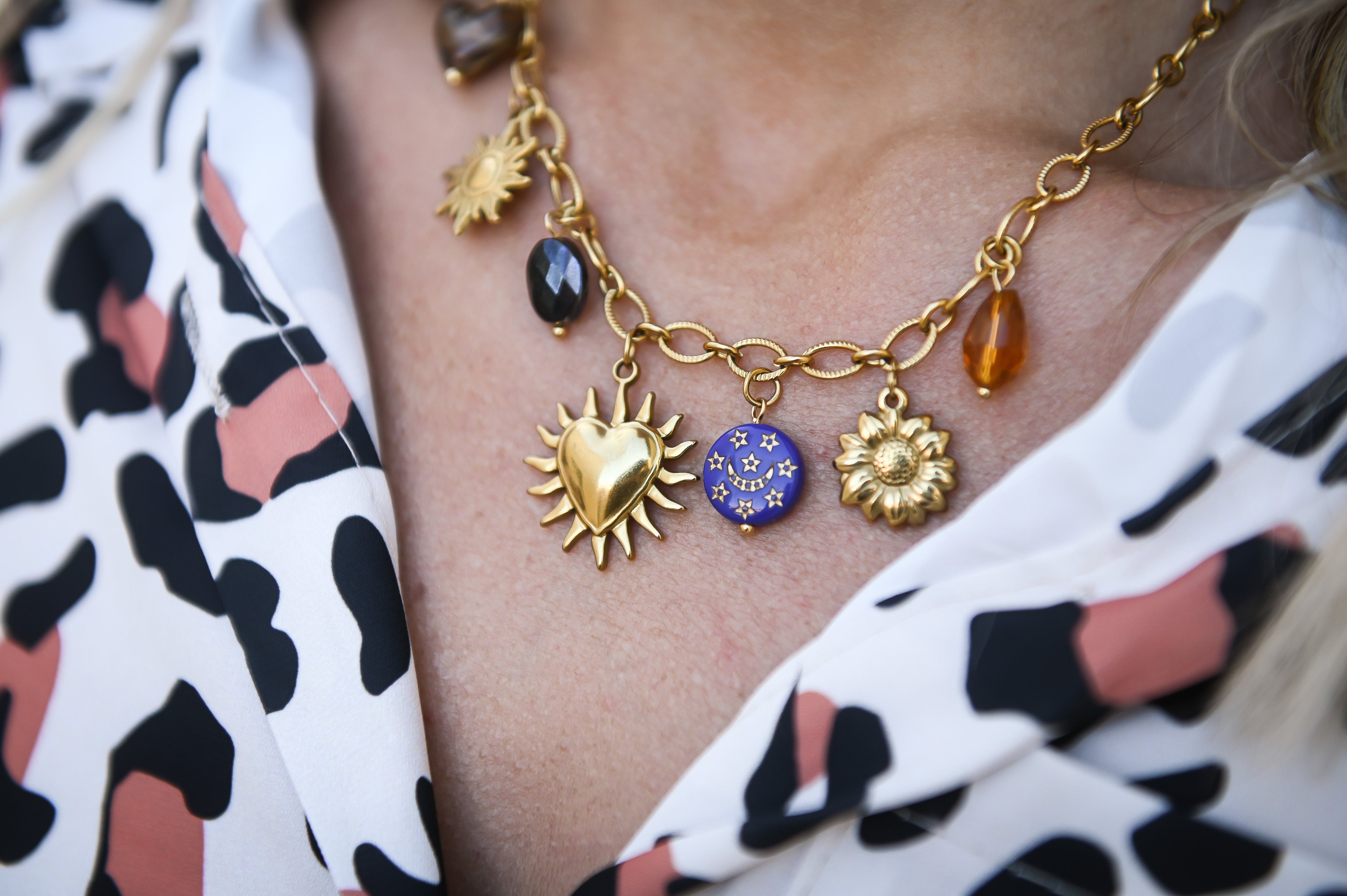 Collier charms soleil lune en acier inoxydable doré la boutique de lydie