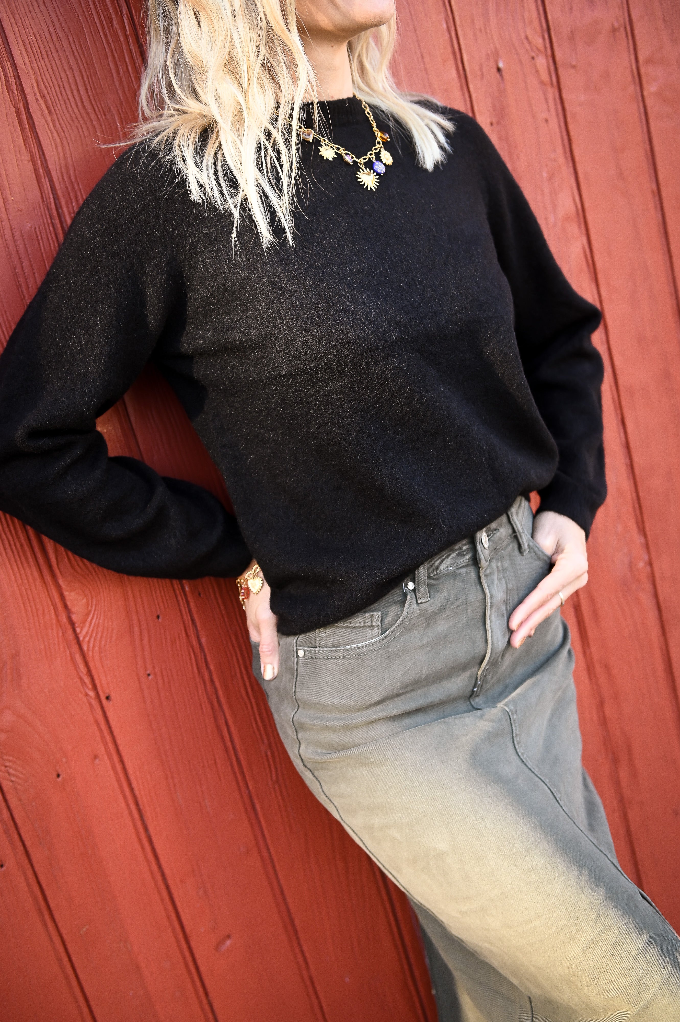 Pull noir, col rond, matière douce la boutique de lydie 