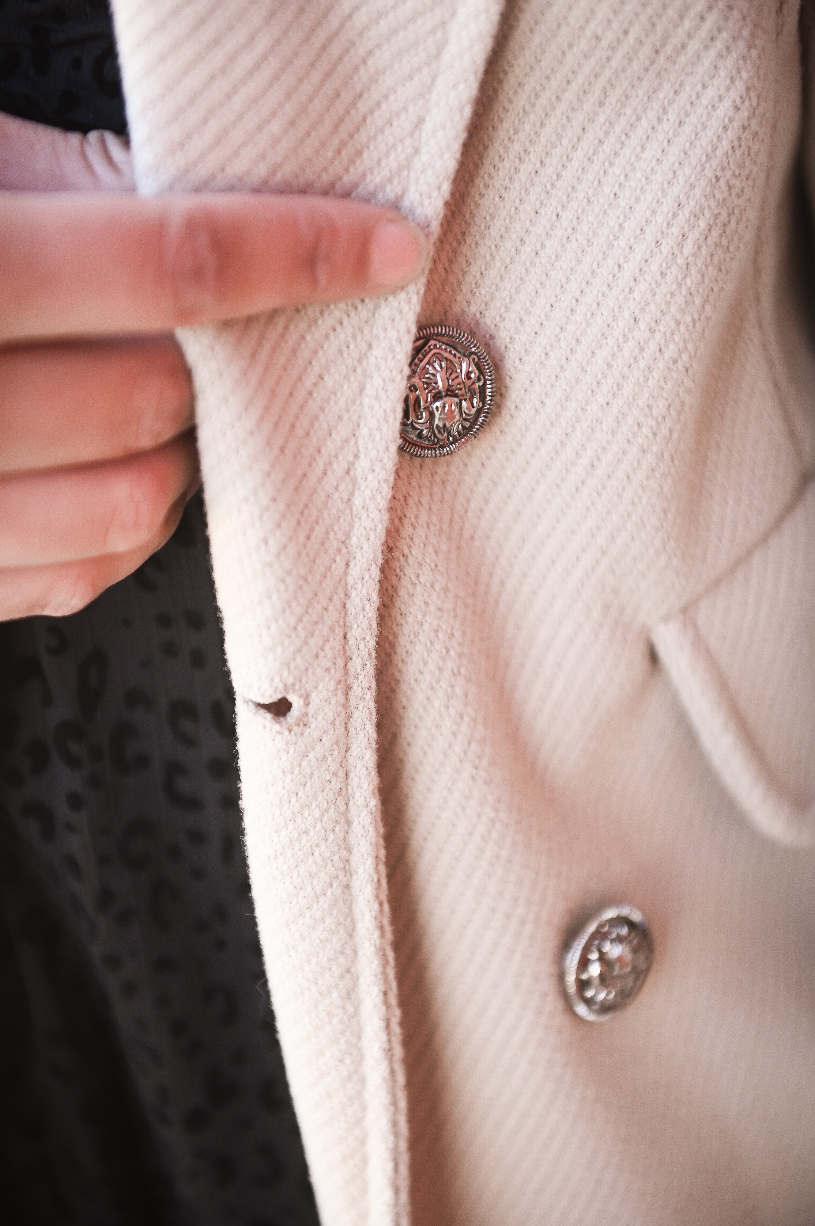 Manteau beige mi long, 4 boutons, avec poches