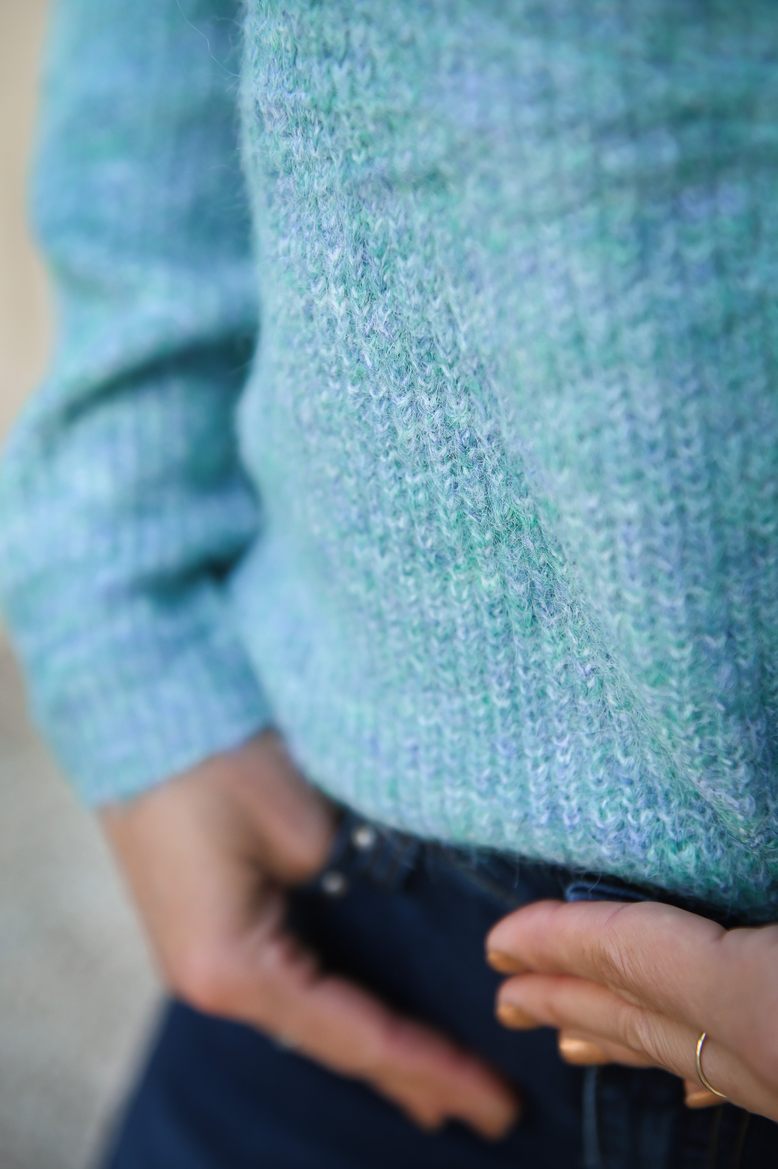 Pull vert col V femme