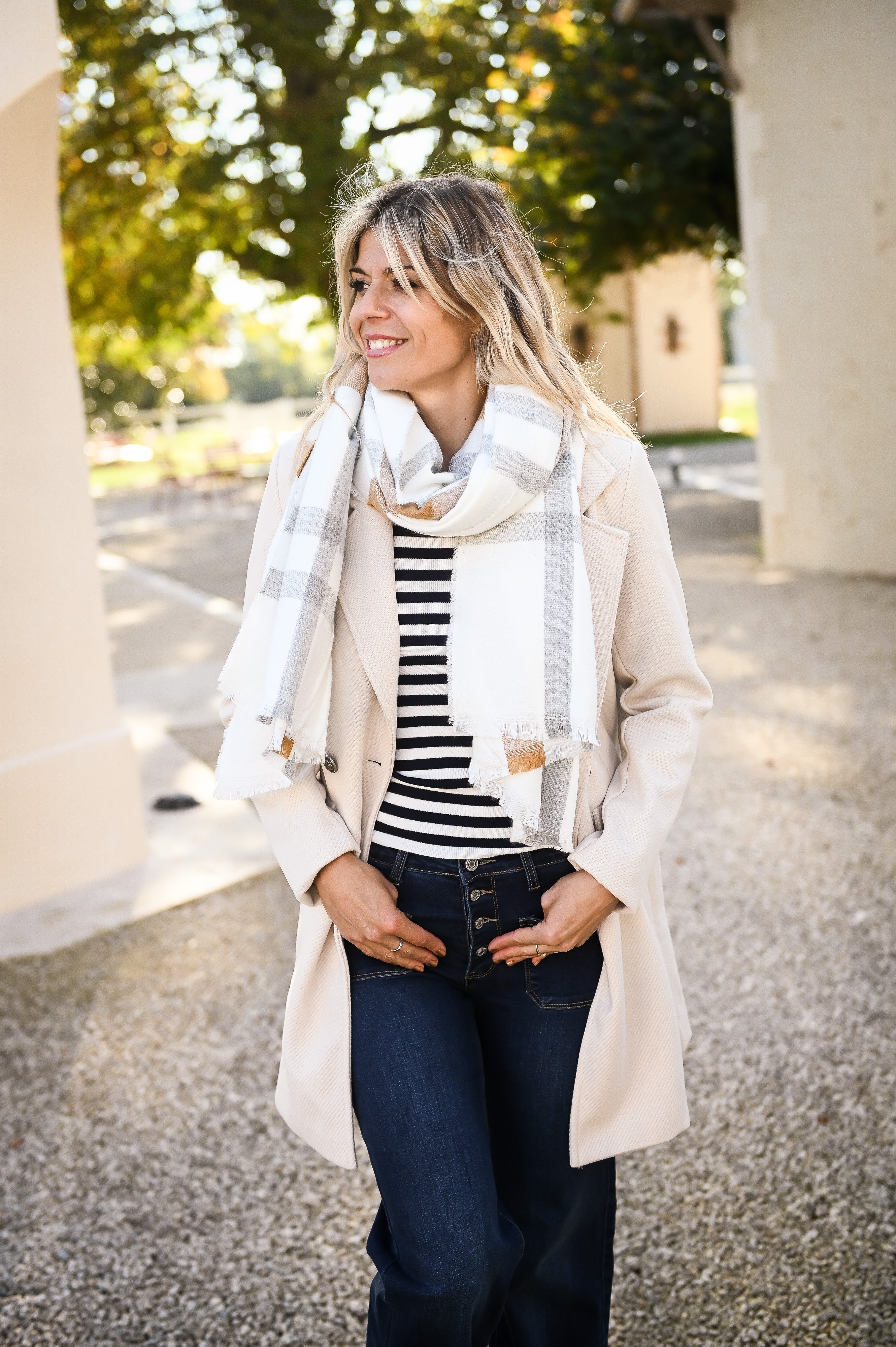 Manteau beige mi long, 4 boutons, avec poches