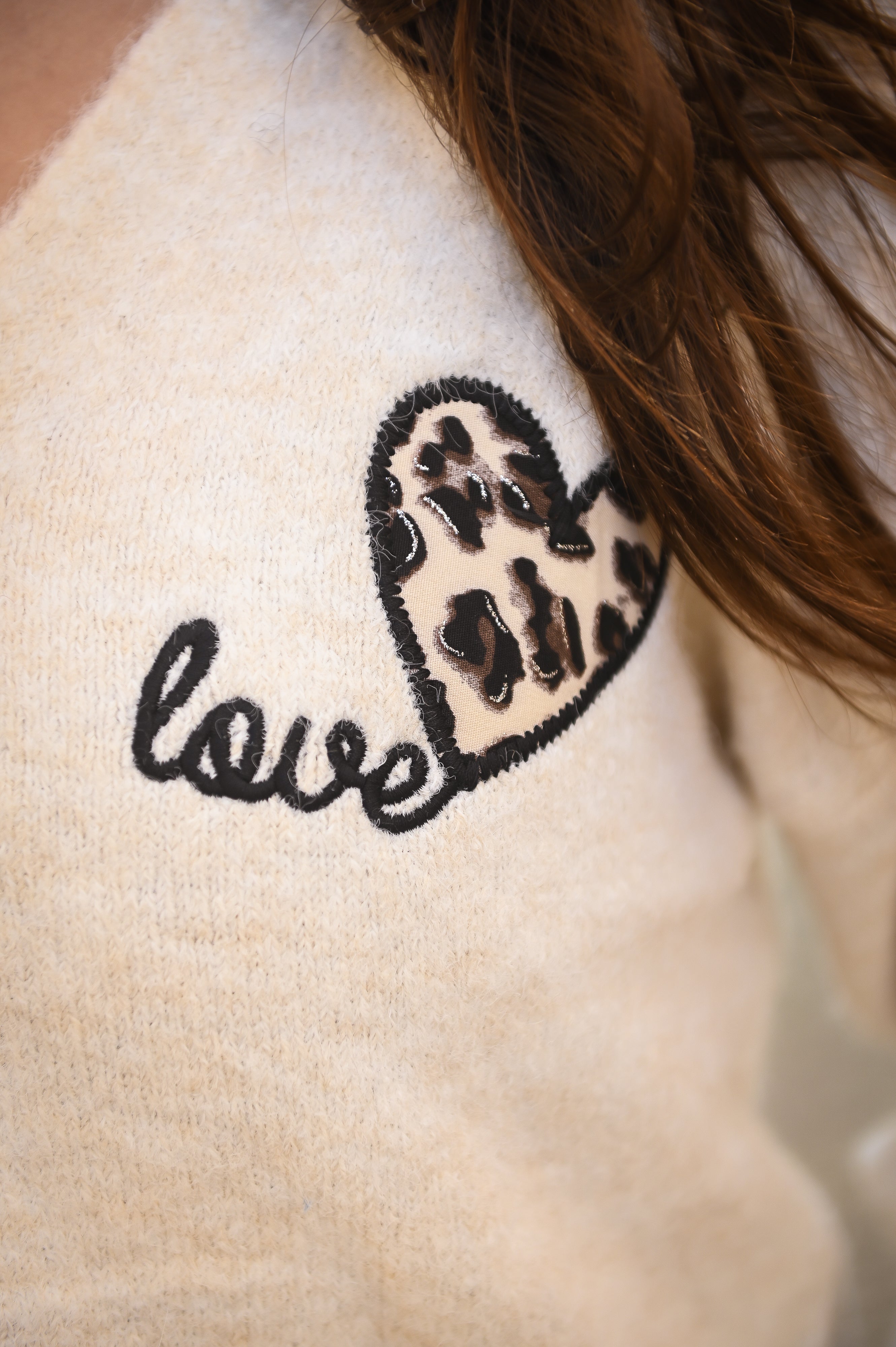 Gilet beige et léopard, broderie coeur