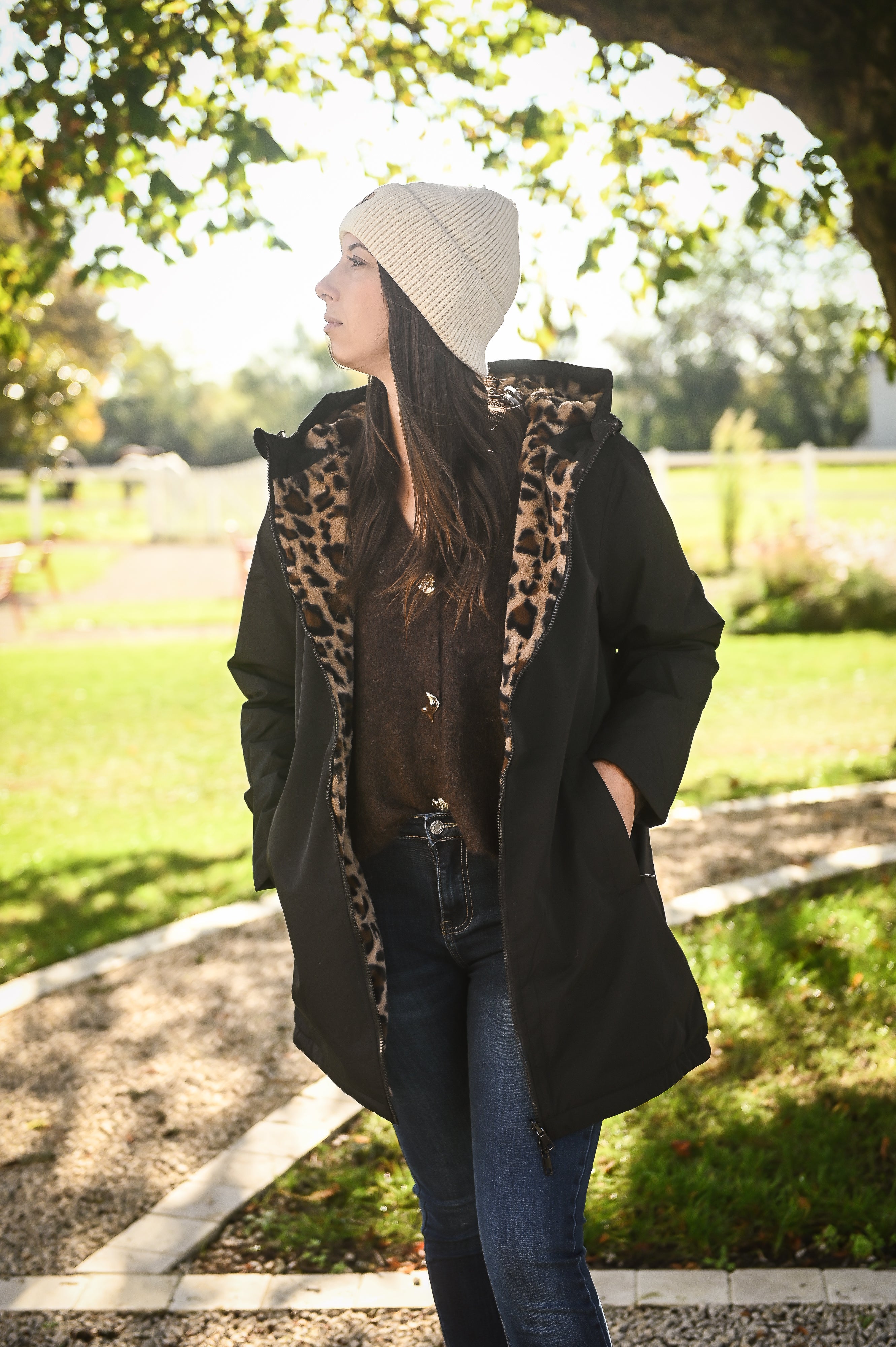 Parka noir  mi longue avec fourrure léopard la boutique de lydie