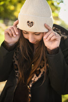 Bonnet en maille avec coeur léopard brodé 