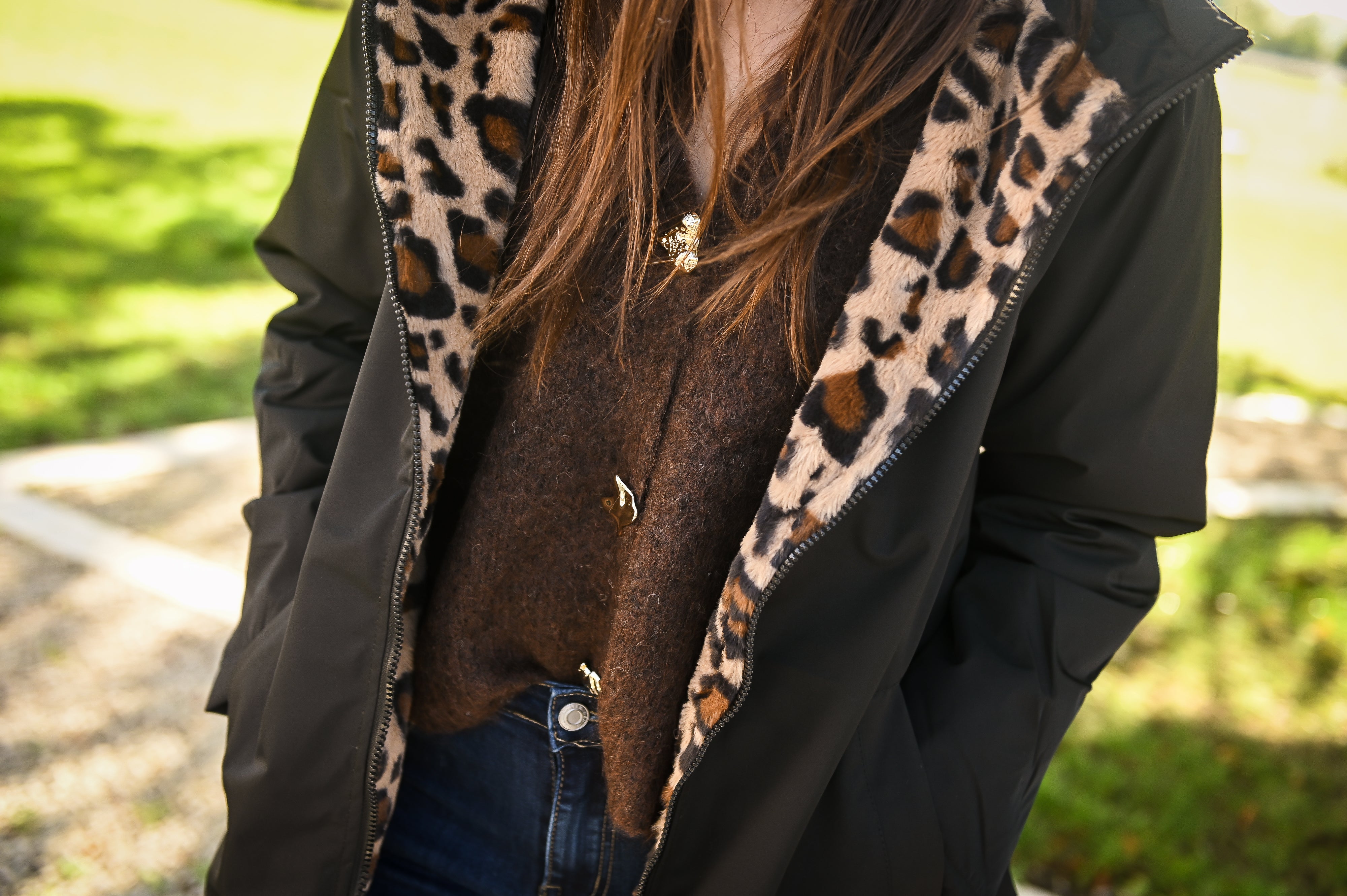 Parka noir  mi longue avec fourrure léopard la boutique de lydie