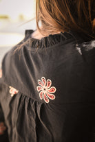 Chemise noire avec fleurs brodées la boutique de lydie 