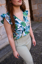 Charger l&#39;image dans la galerie, Blouse verte fleuri manche courte 
