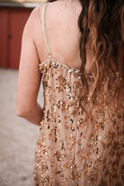 Robe beige sequin doré