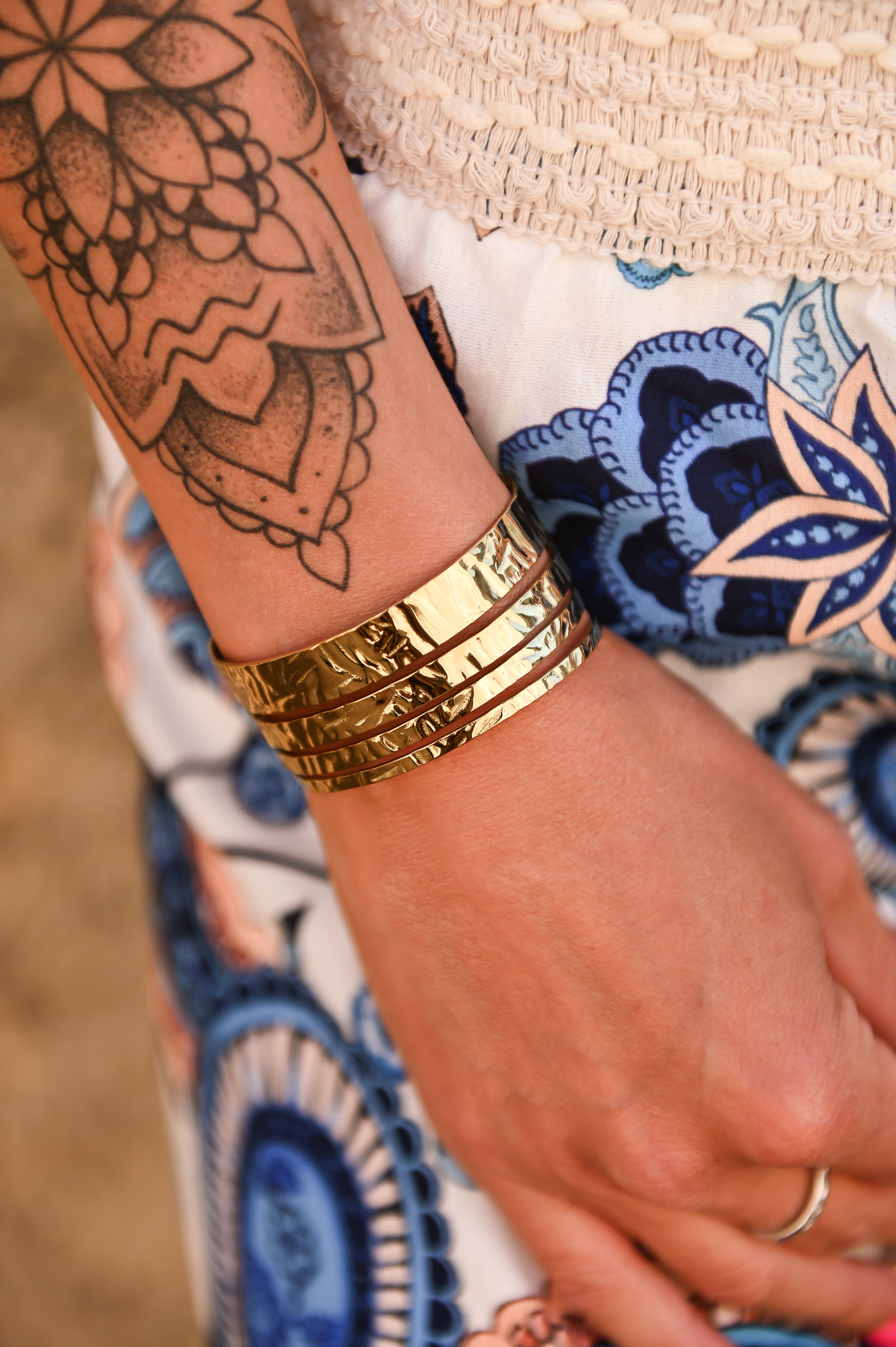 Bracelet en jonc rigide acier inoxydable or multi rangs