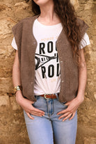 Gilet sans manches taupe, effet bouclée la boutqiue de lydie