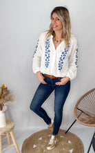 Blouse en Gaze de Coton Blanche Brodée Bleue la boutique de lydie