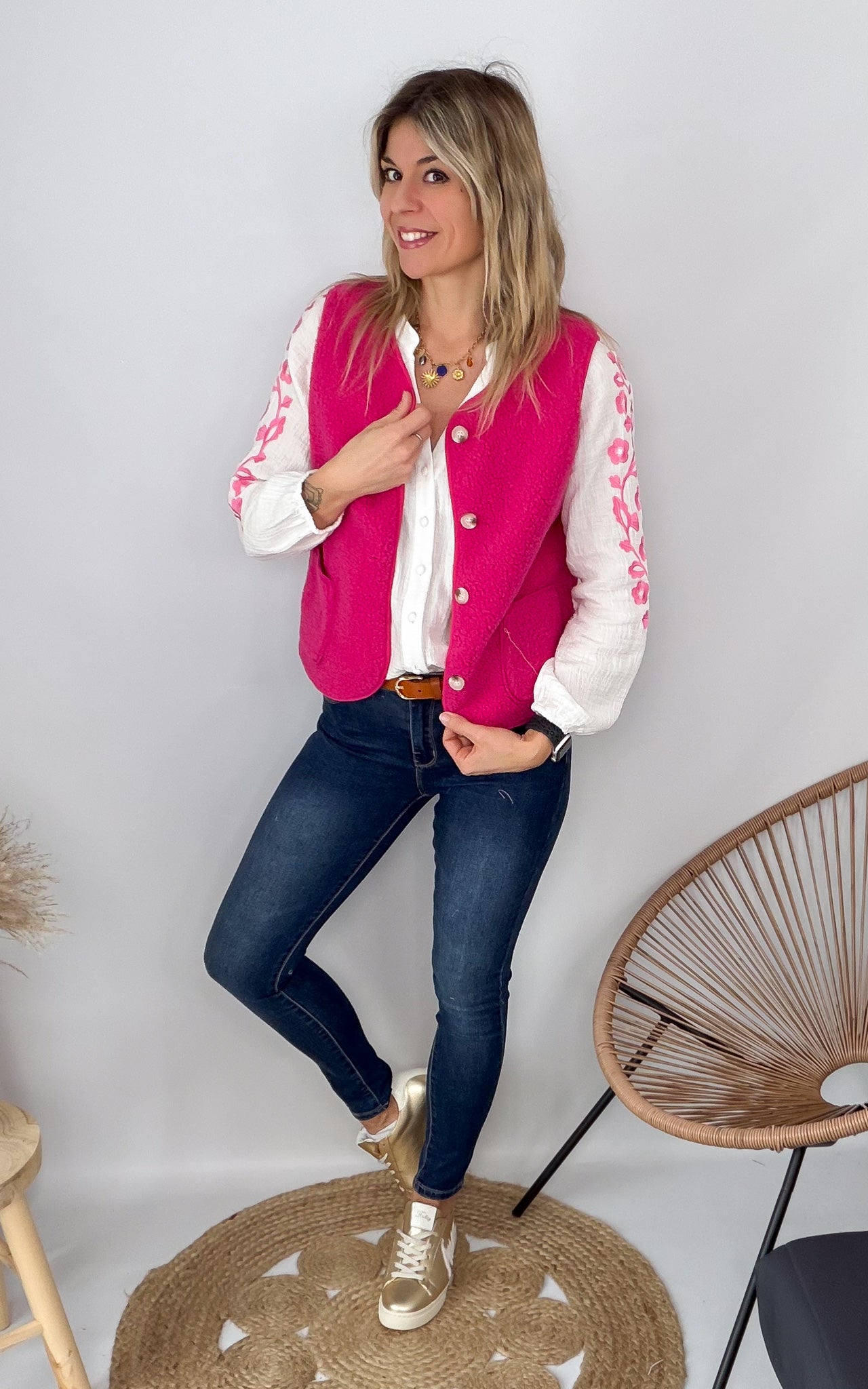 Gilet Sans Manches en Laine Bouclée – Rose Fuchsia