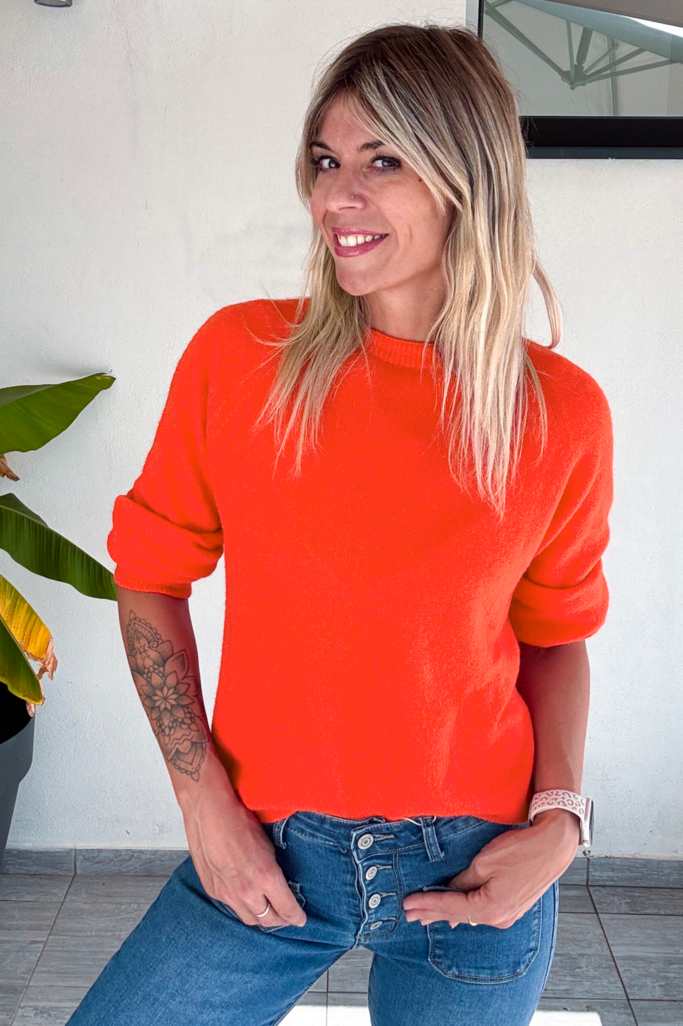 Pull orange, col rond, matière douce la boutique de lydie